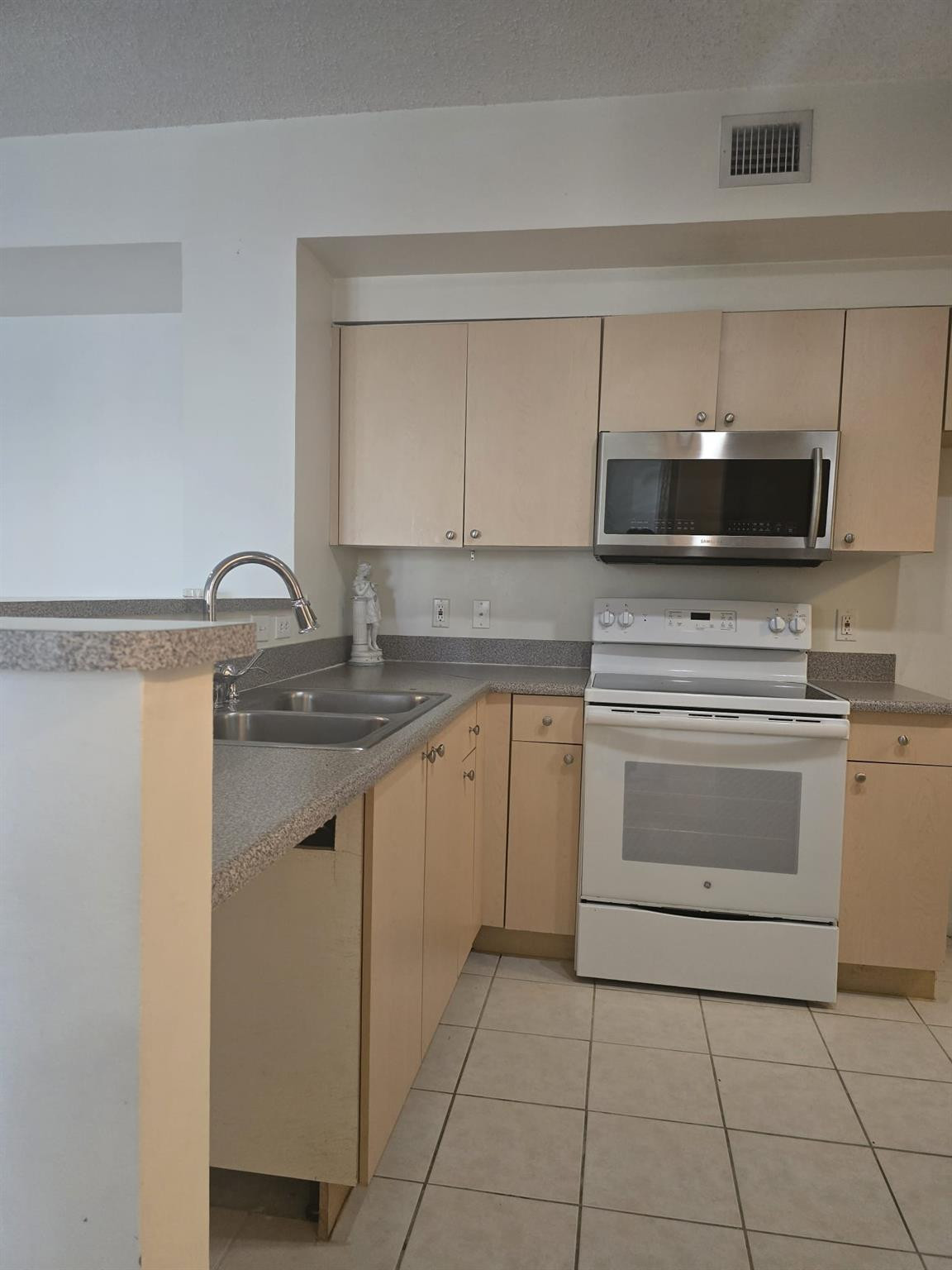 7970 N Nob Hill #205, Tamarac FL 33321