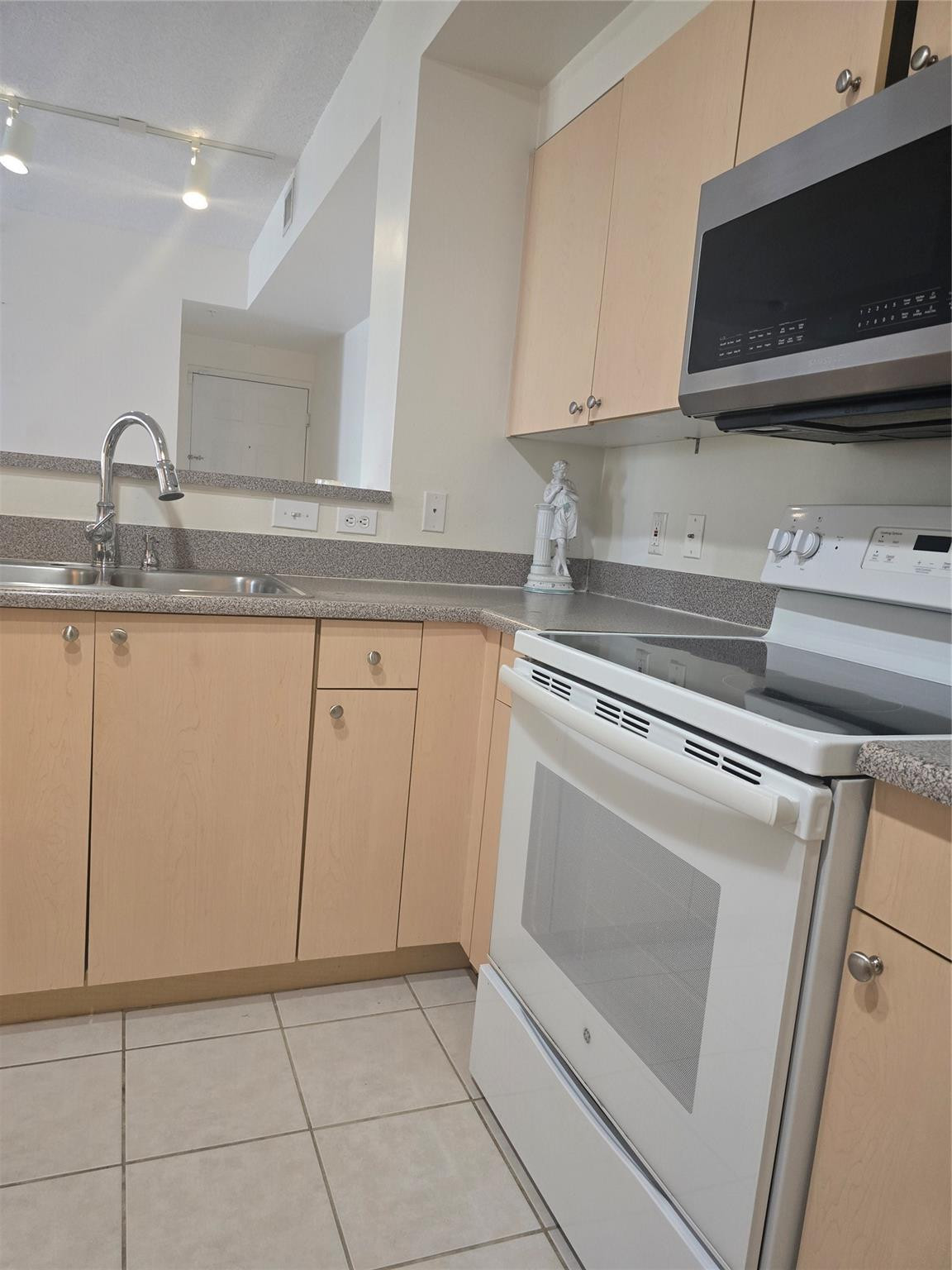 7970 N Nob Hill #205, Tamarac FL 33321