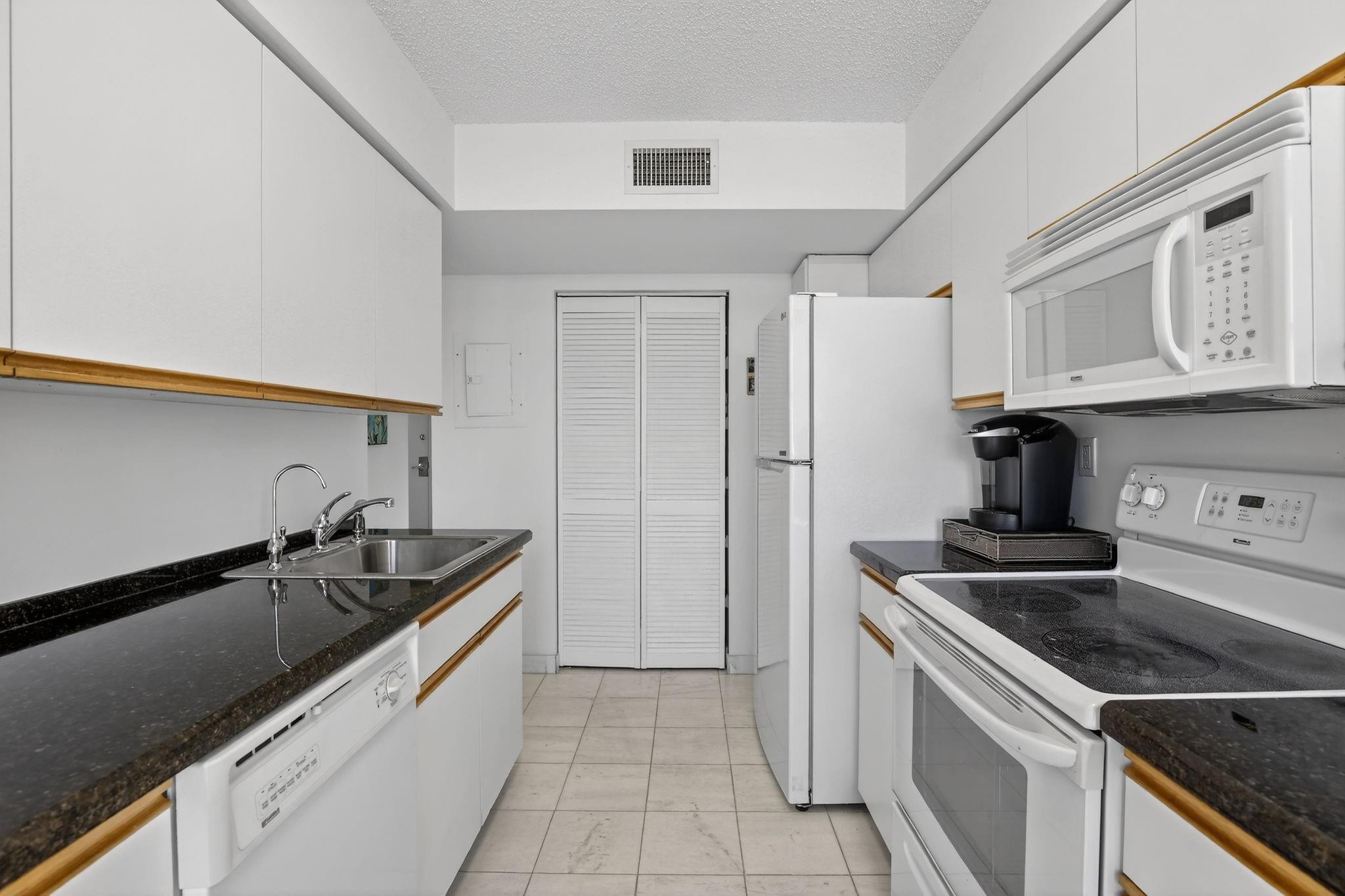 3400 NE 192nd #1008, Miami FL 33180