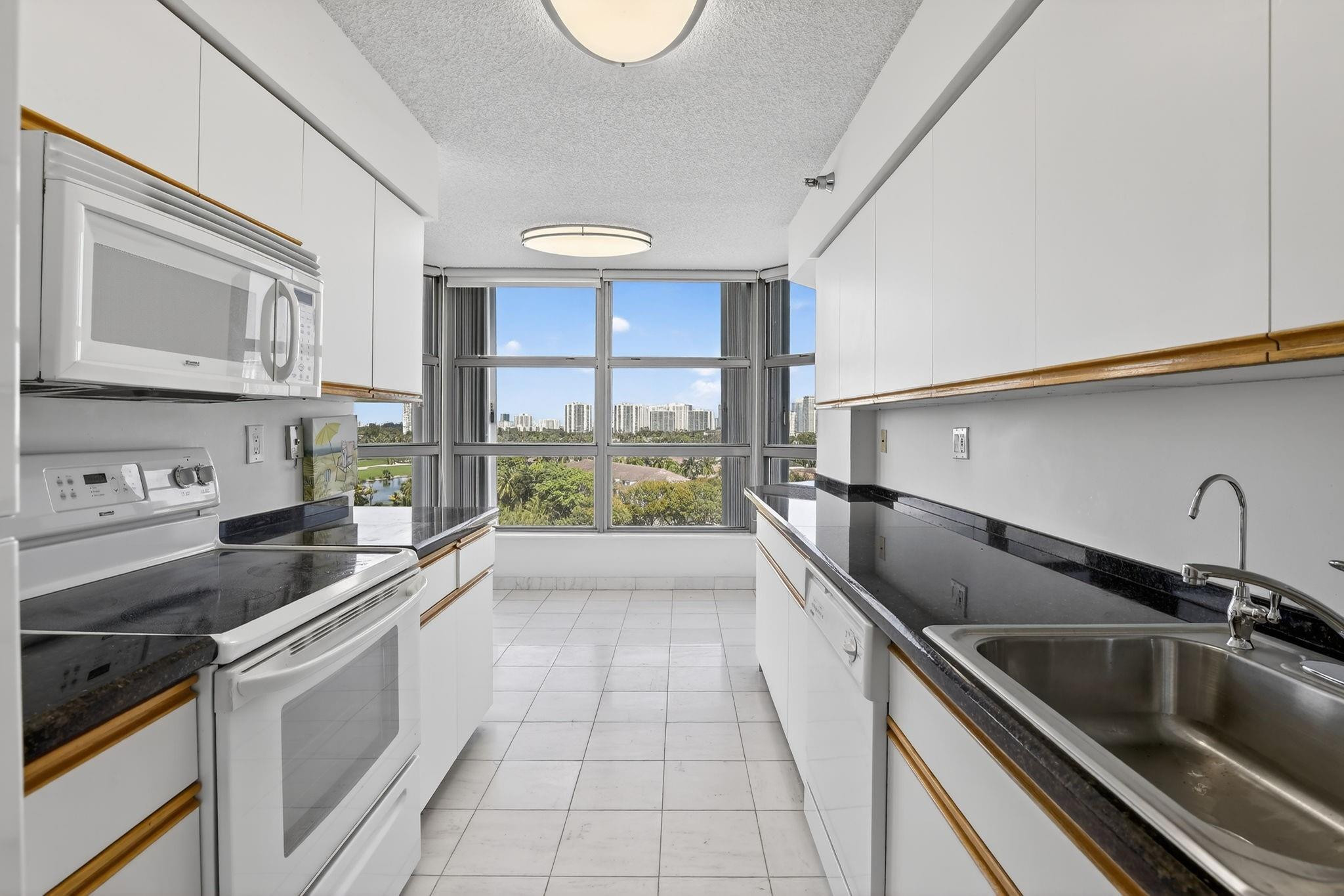 3400 NE 192nd #1008, Miami FL 33180