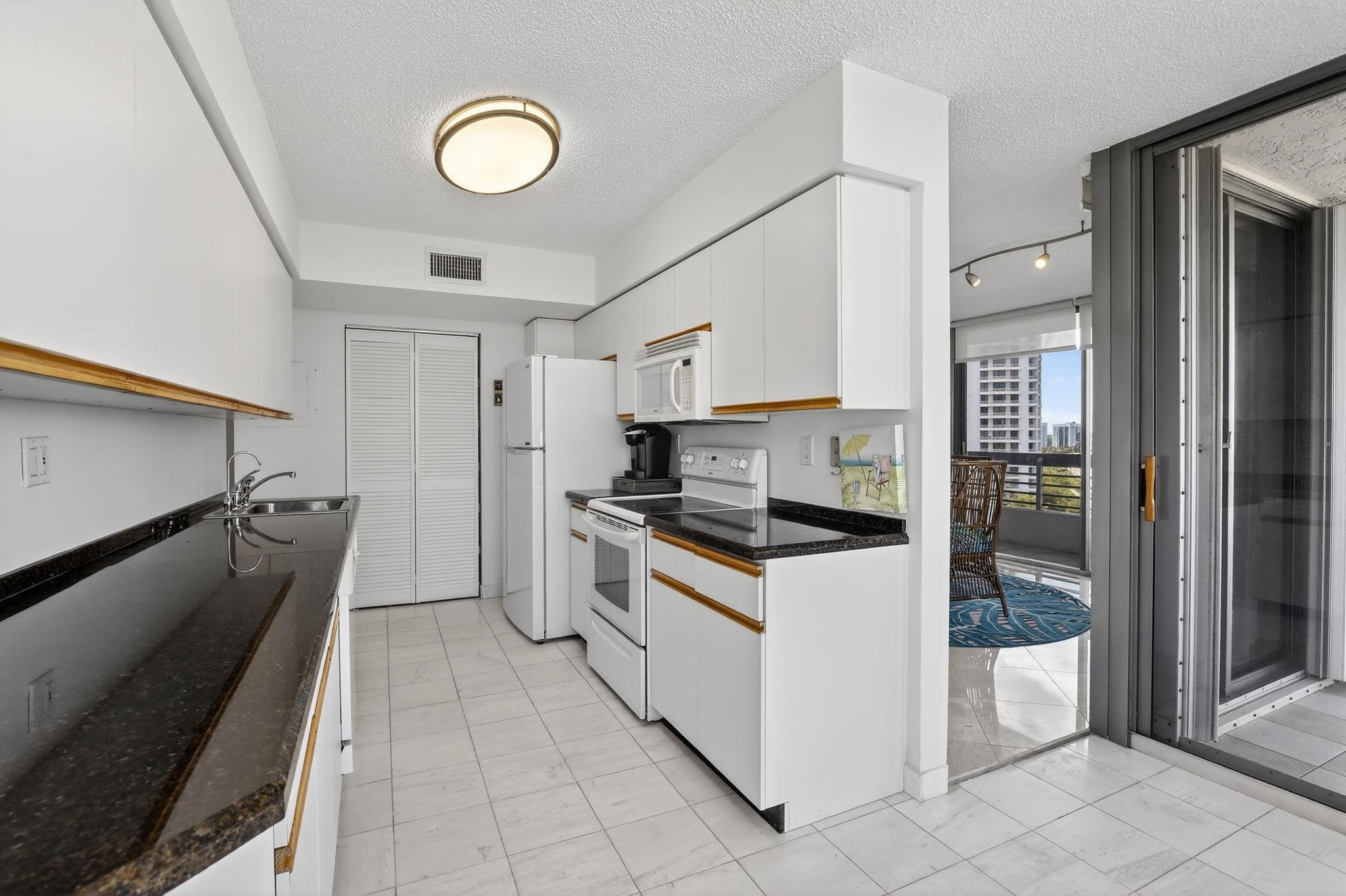 3400 NE 192nd #1008, Miami FL 33180