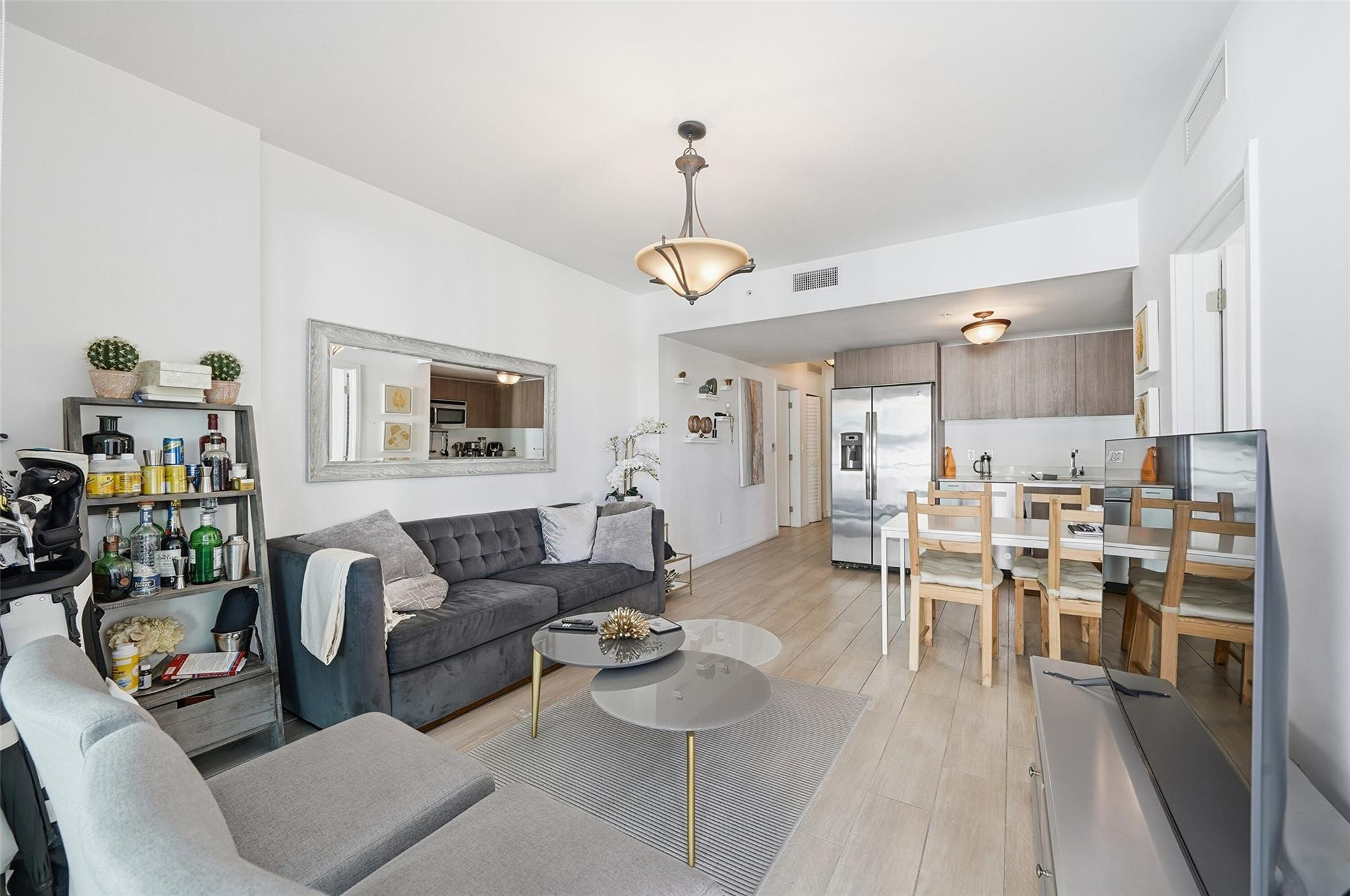 1600 SW 1st #510, Miami FL 33129