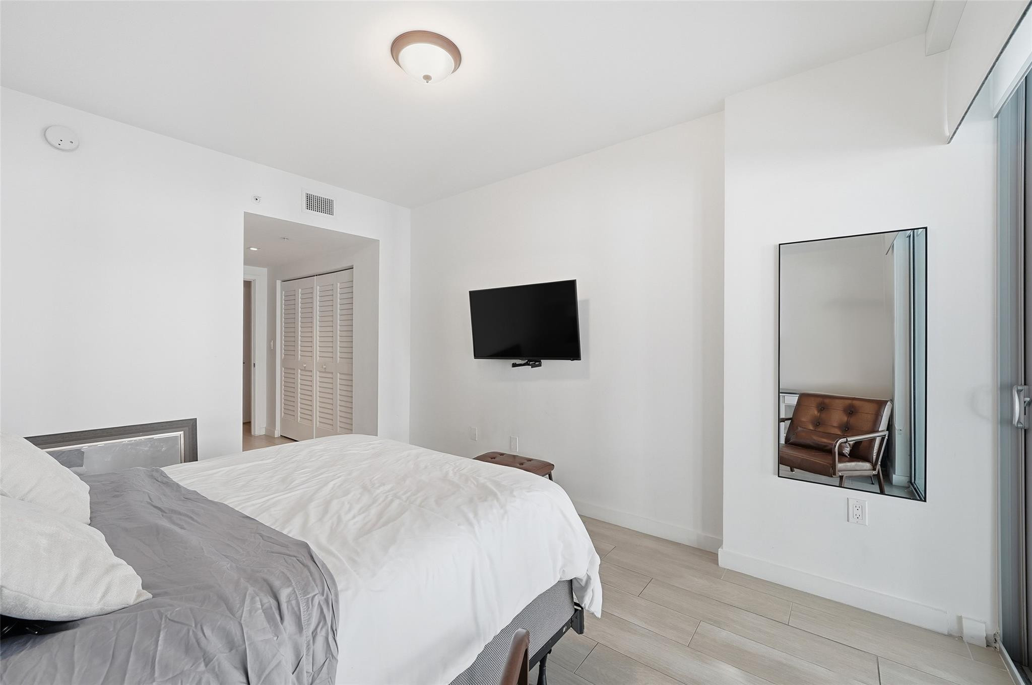 1600 SW 1st #510, Miami FL 33129