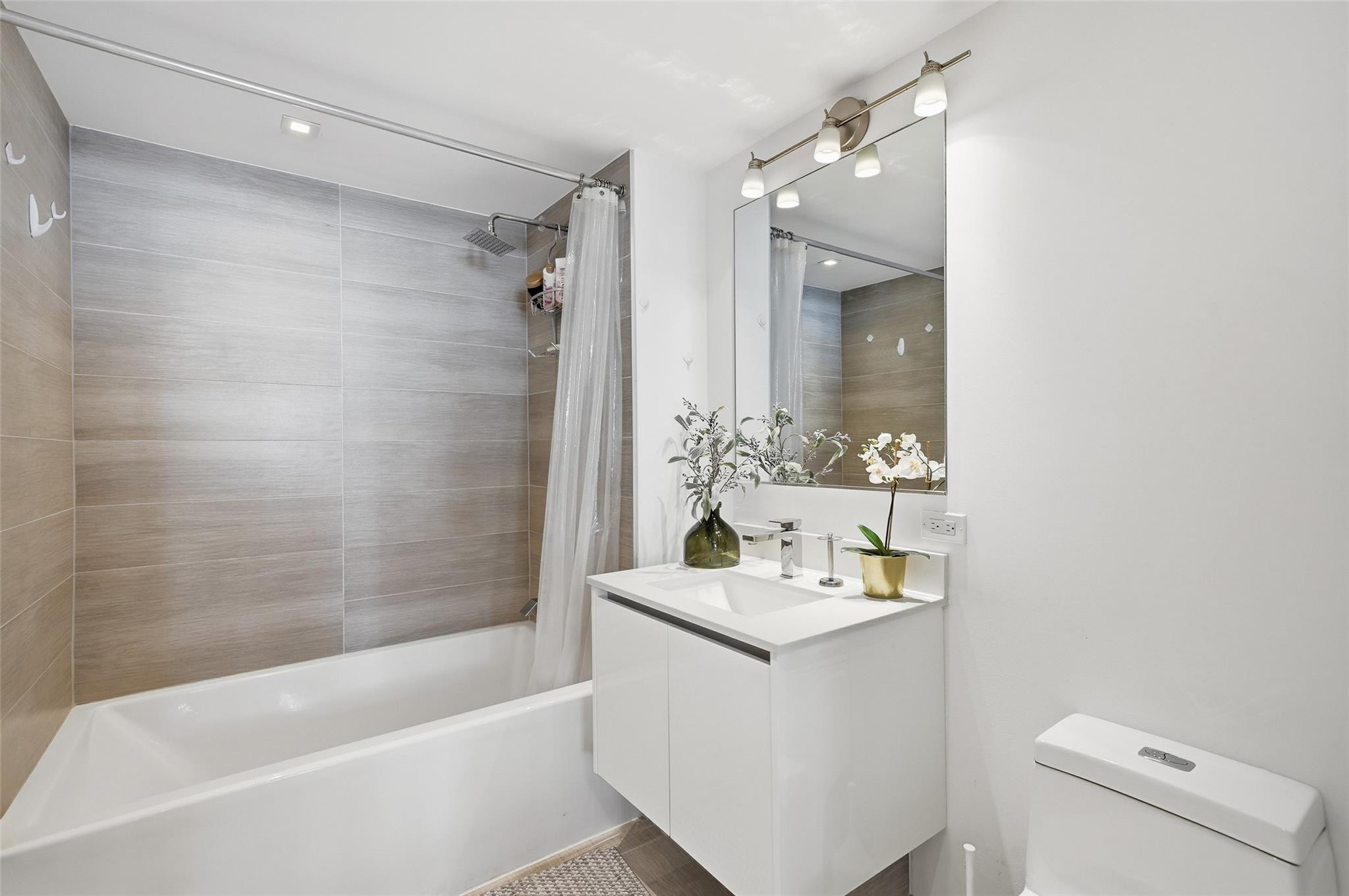 1600 SW 1st #510, Miami FL 33129