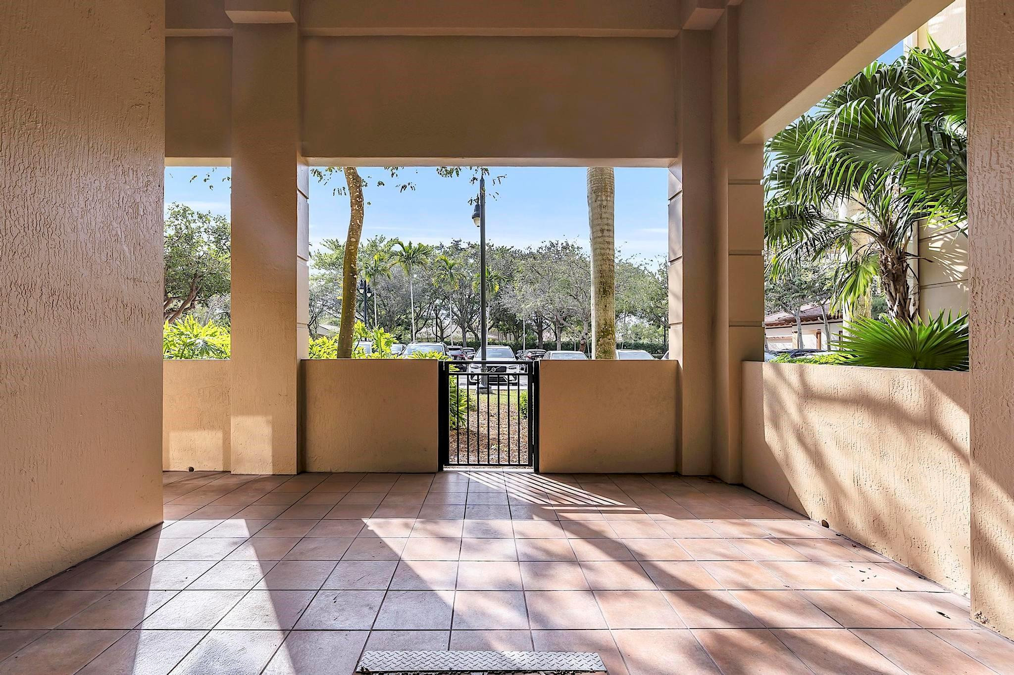 16102 Emerald Estates #108, Weston FL 33331