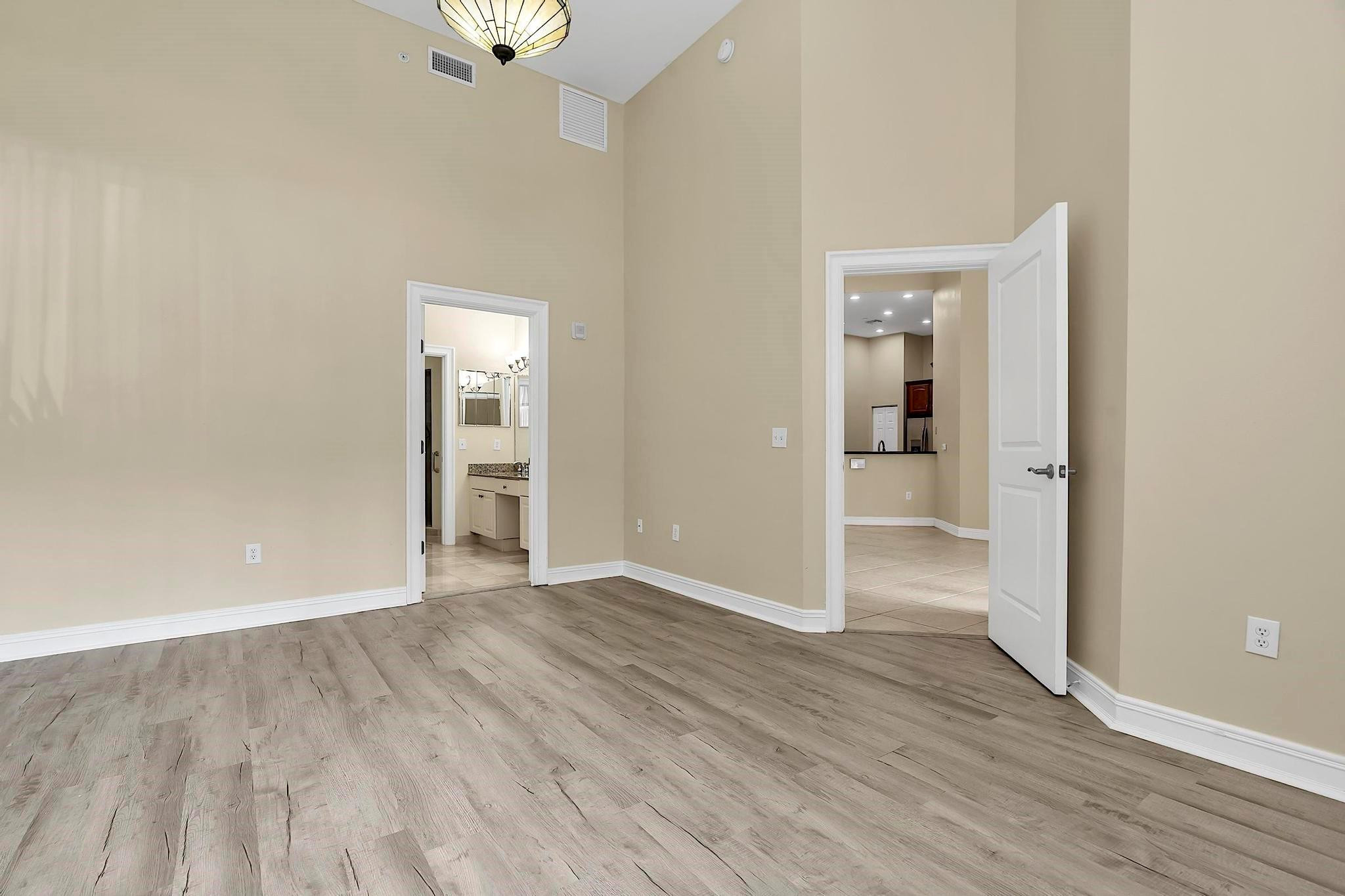 16102 Emerald Estates #108, Weston FL 33331