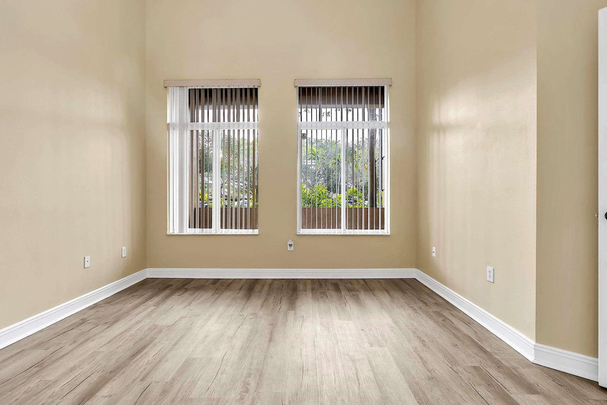 16102 Emerald Estates #108, Weston FL 33331