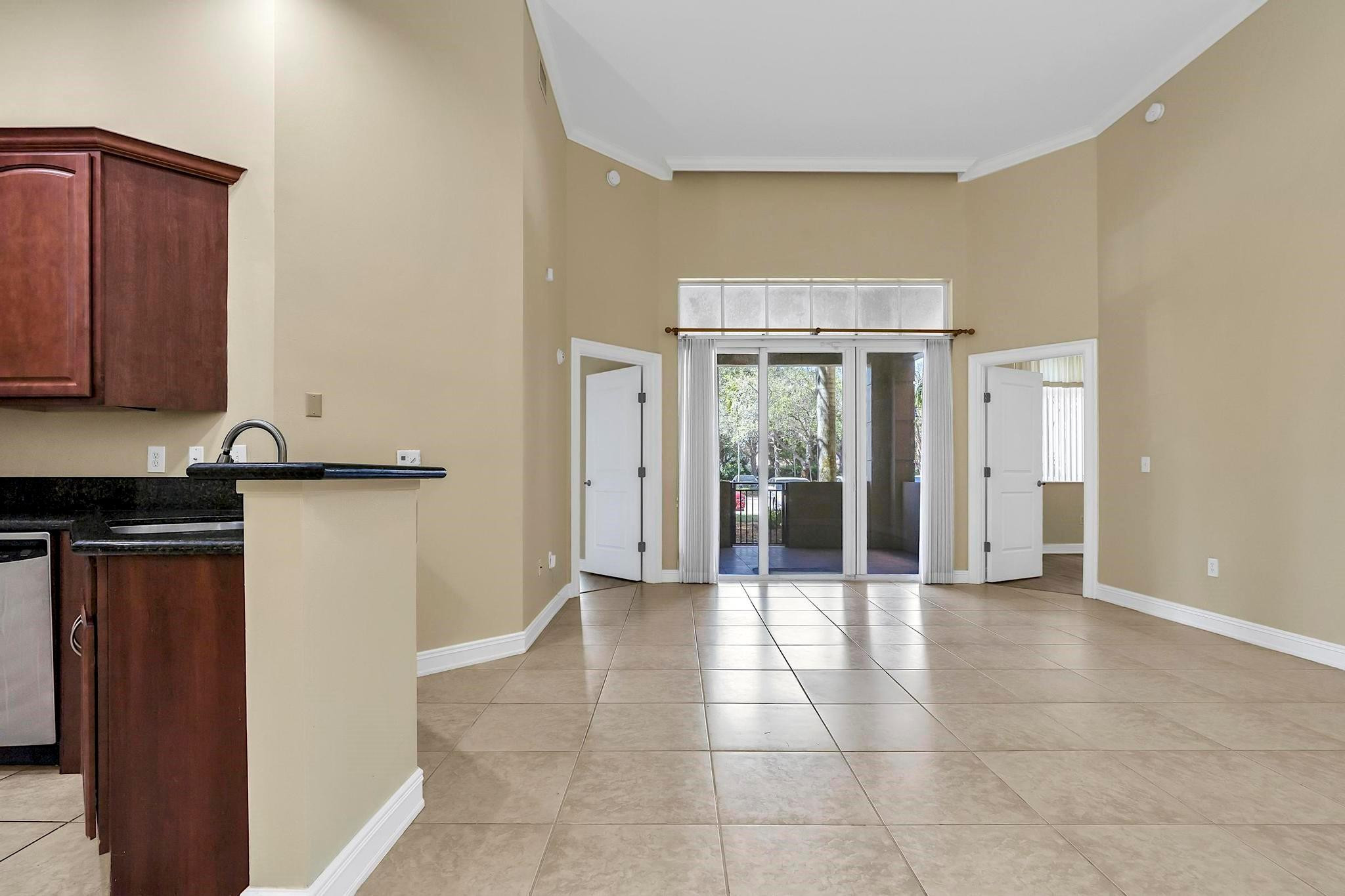 16102 Emerald Estates #108, Weston FL 33331