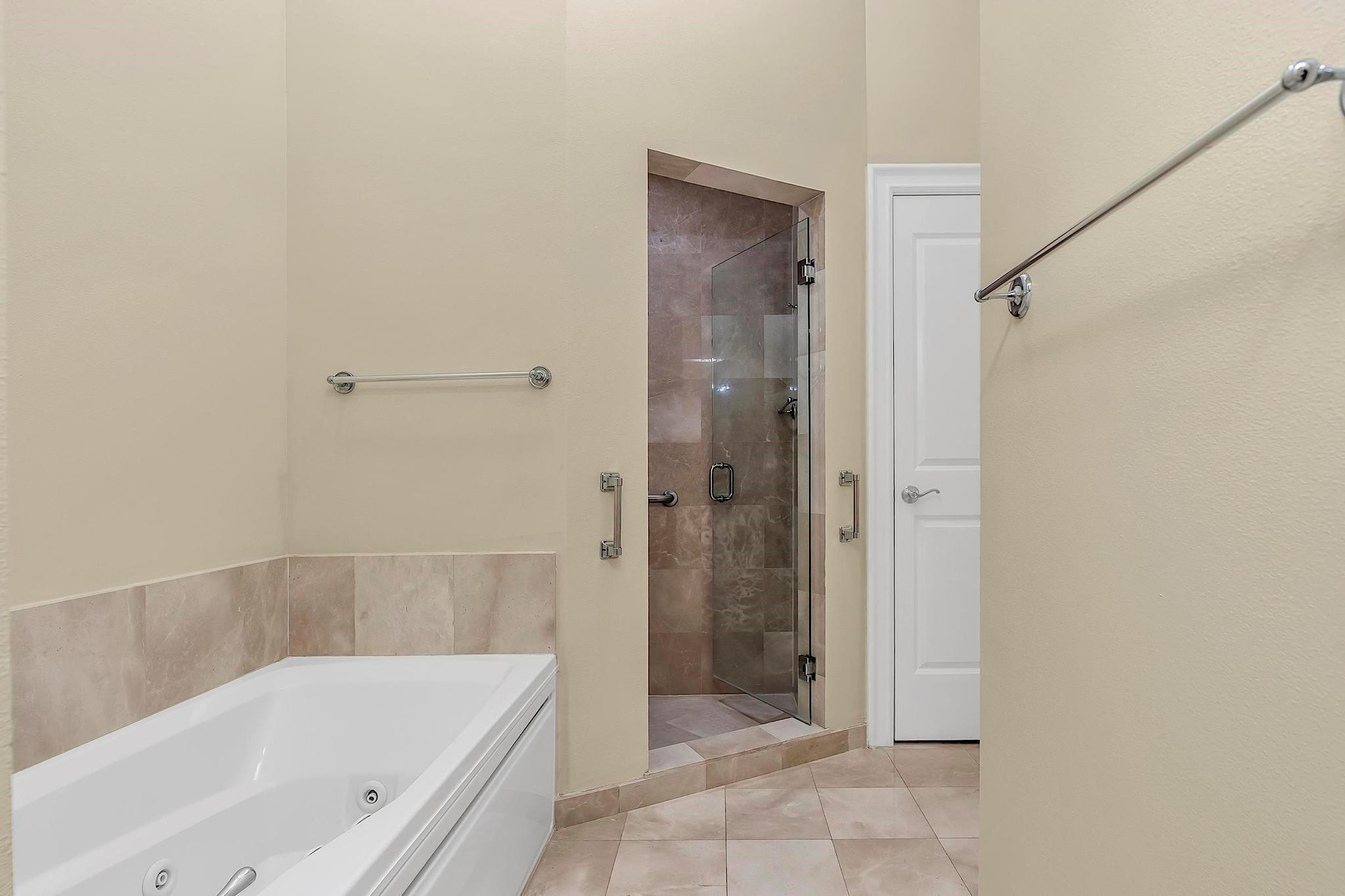 16102 Emerald Estates #108, Weston FL 33331