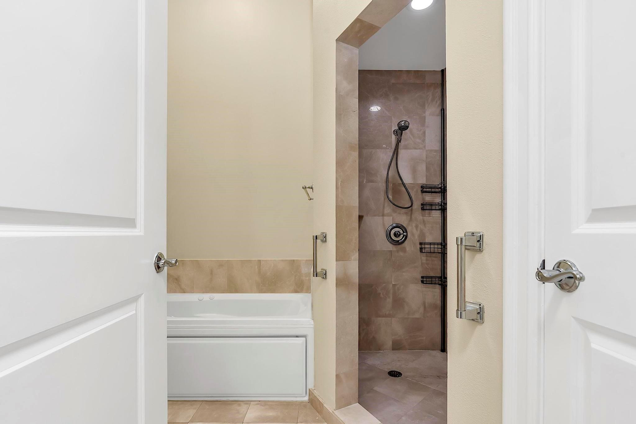 16102 Emerald Estates #108, Weston FL 33331