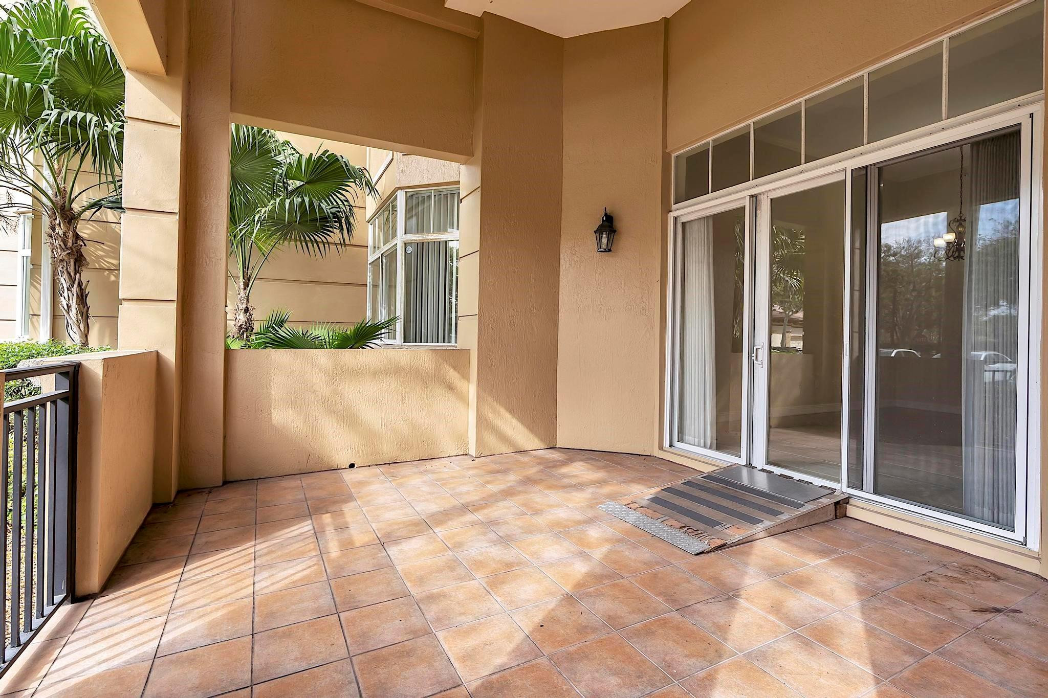 16102 Emerald Estates #108, Weston FL 33331