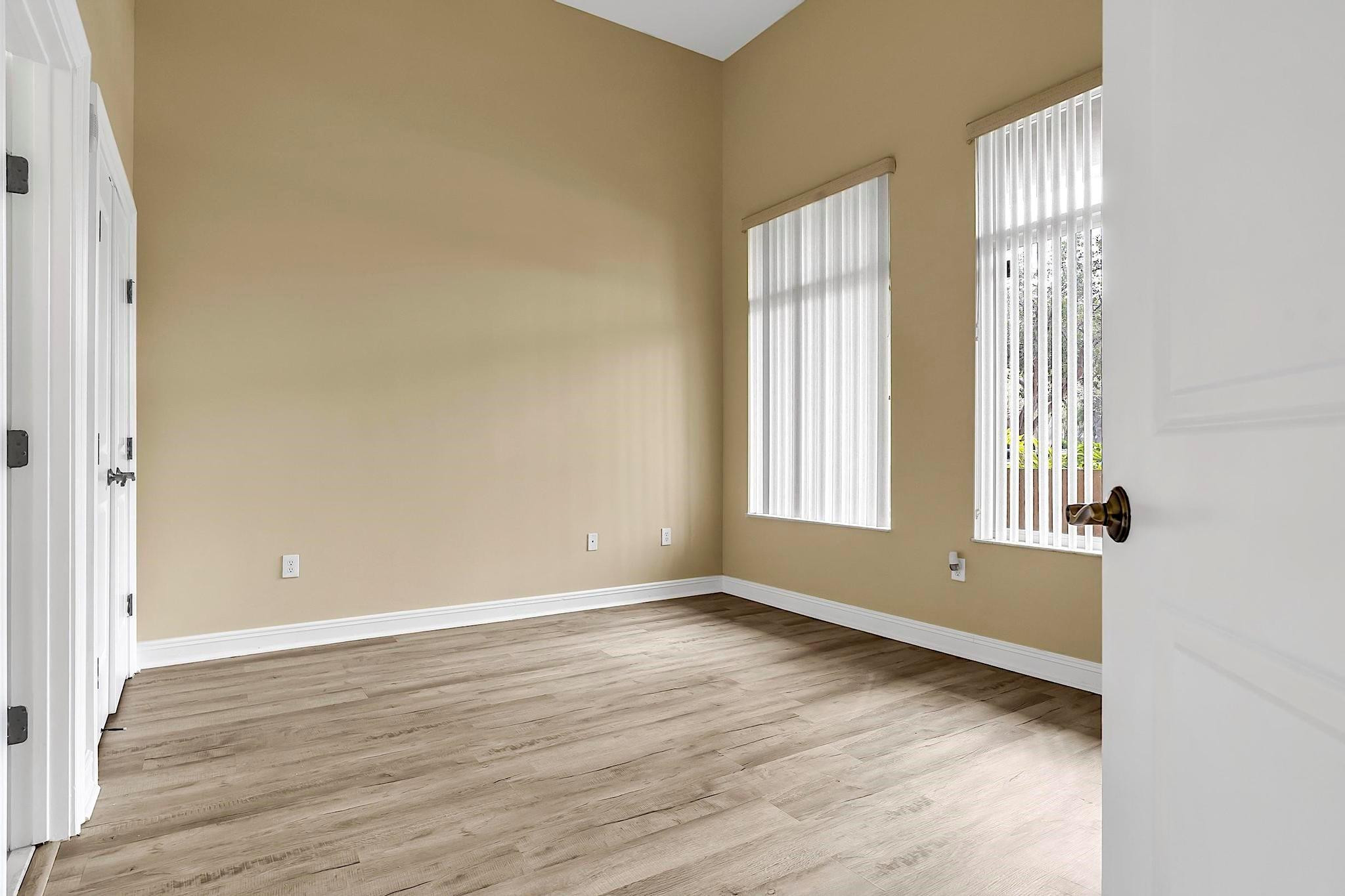 16102 Emerald Estates #108, Weston FL 33331