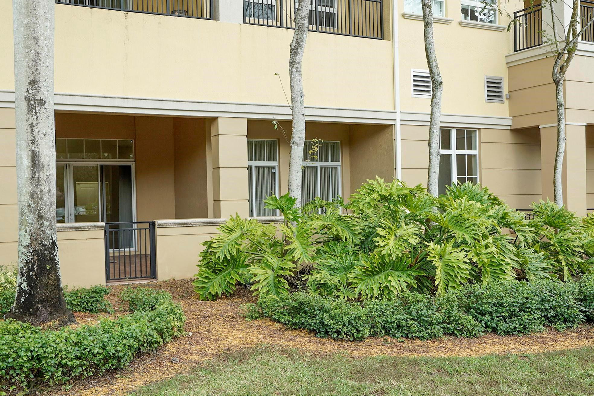 16102 Emerald Estates #108, Weston FL 33331