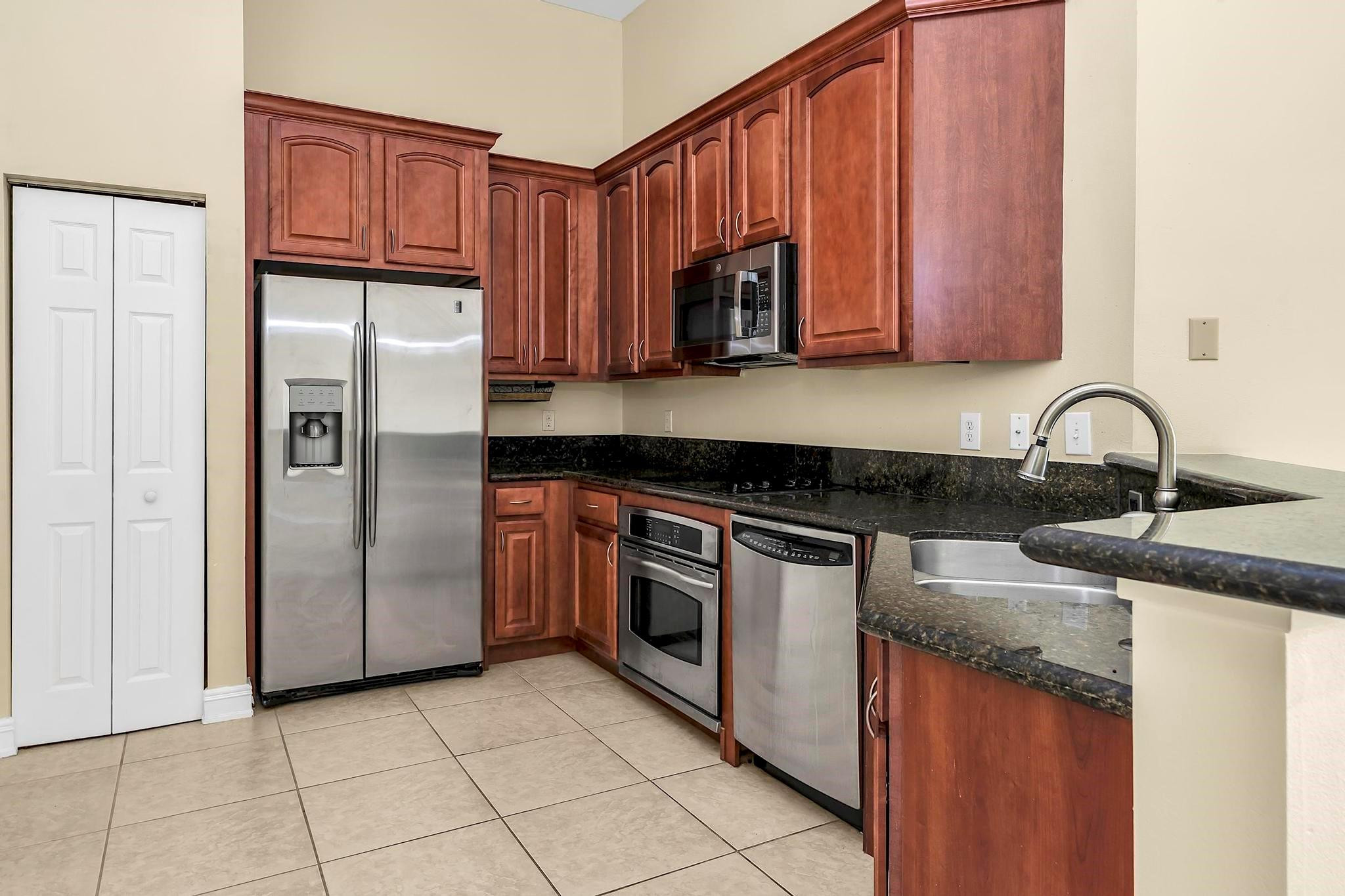 16102 Emerald Estates #108, Weston FL 33331