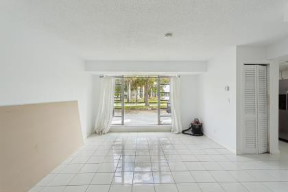 8027 Lagos De Campo #A4, Tamarac FL 33321