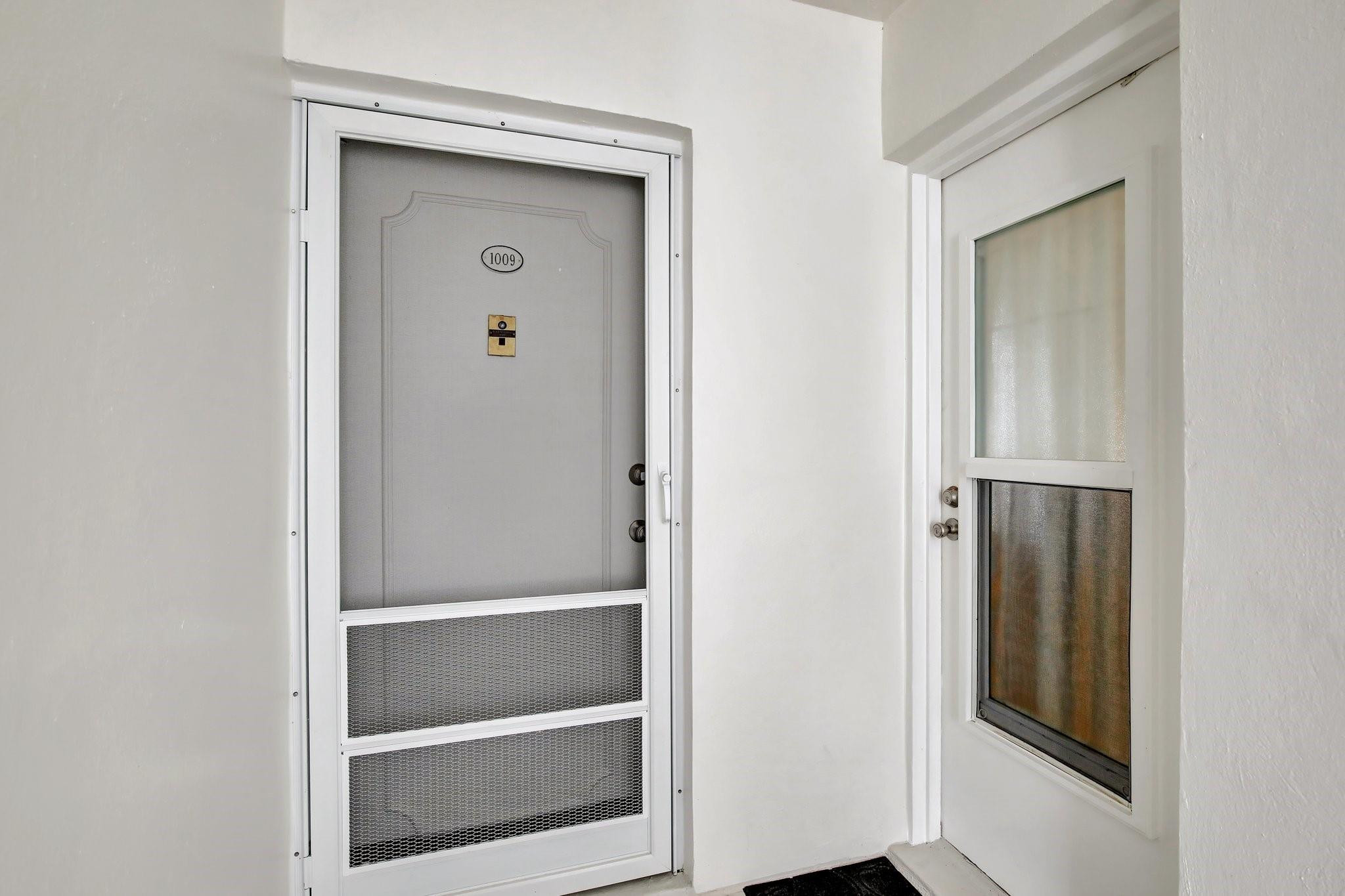 2555 NE 11th #Ph09, Fort Lauderdale FL 33304