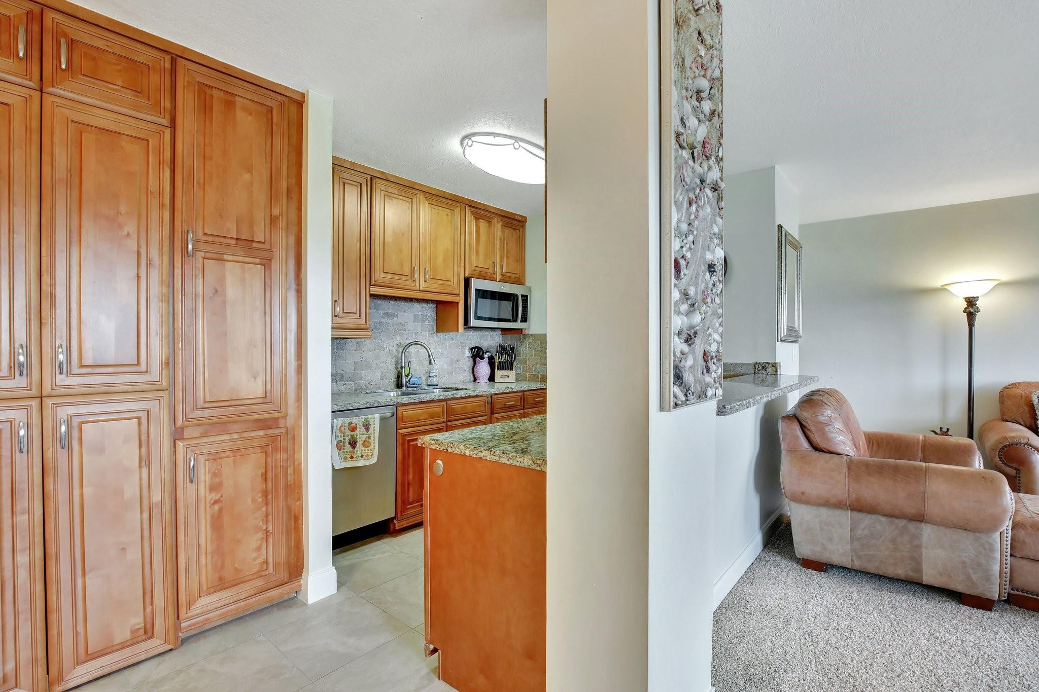 2555 NE 11th #Ph09, Fort Lauderdale FL 33304
