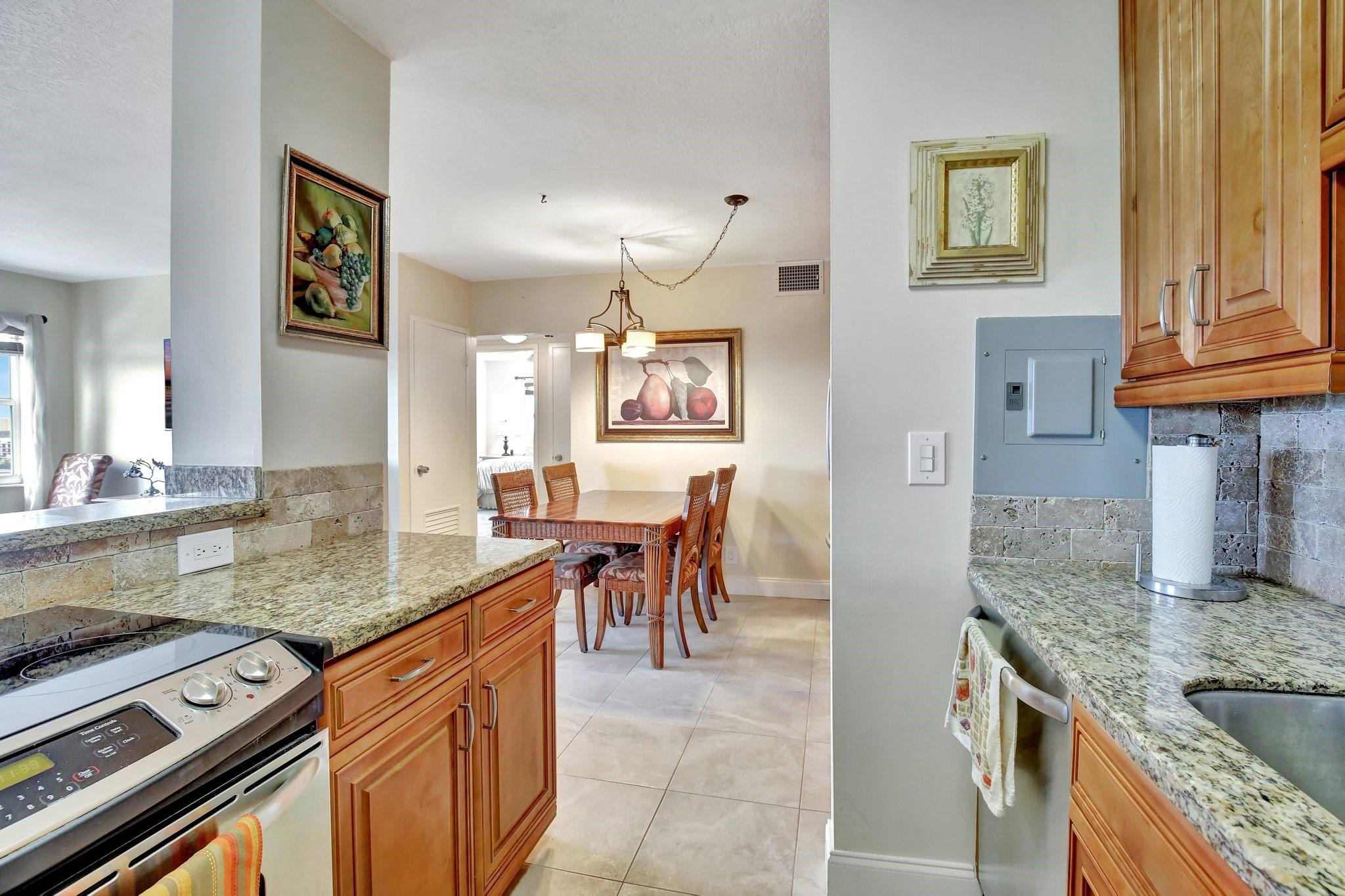 2555 NE 11th #Ph09, Fort Lauderdale FL 33304