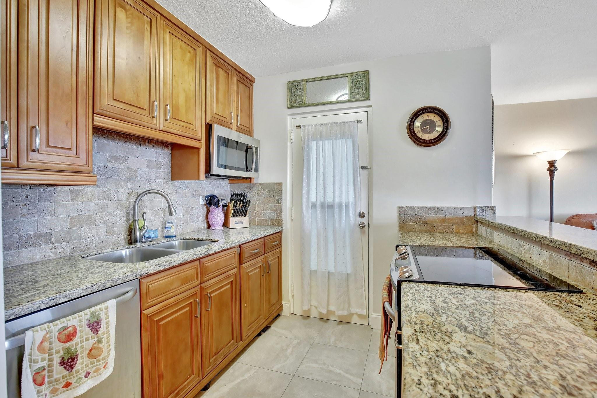 2555 NE 11th #Ph09, Fort Lauderdale FL 33304