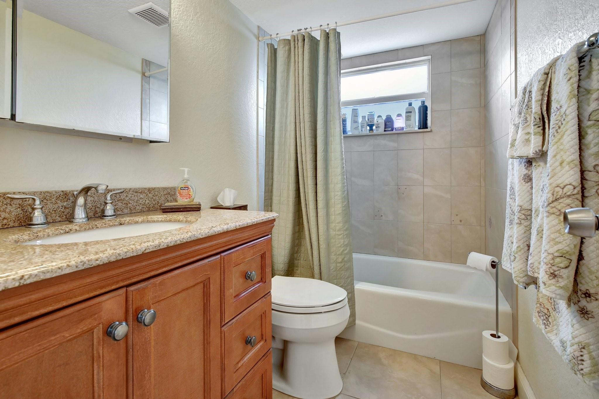 2555 NE 11th #Ph09, Fort Lauderdale FL 33304