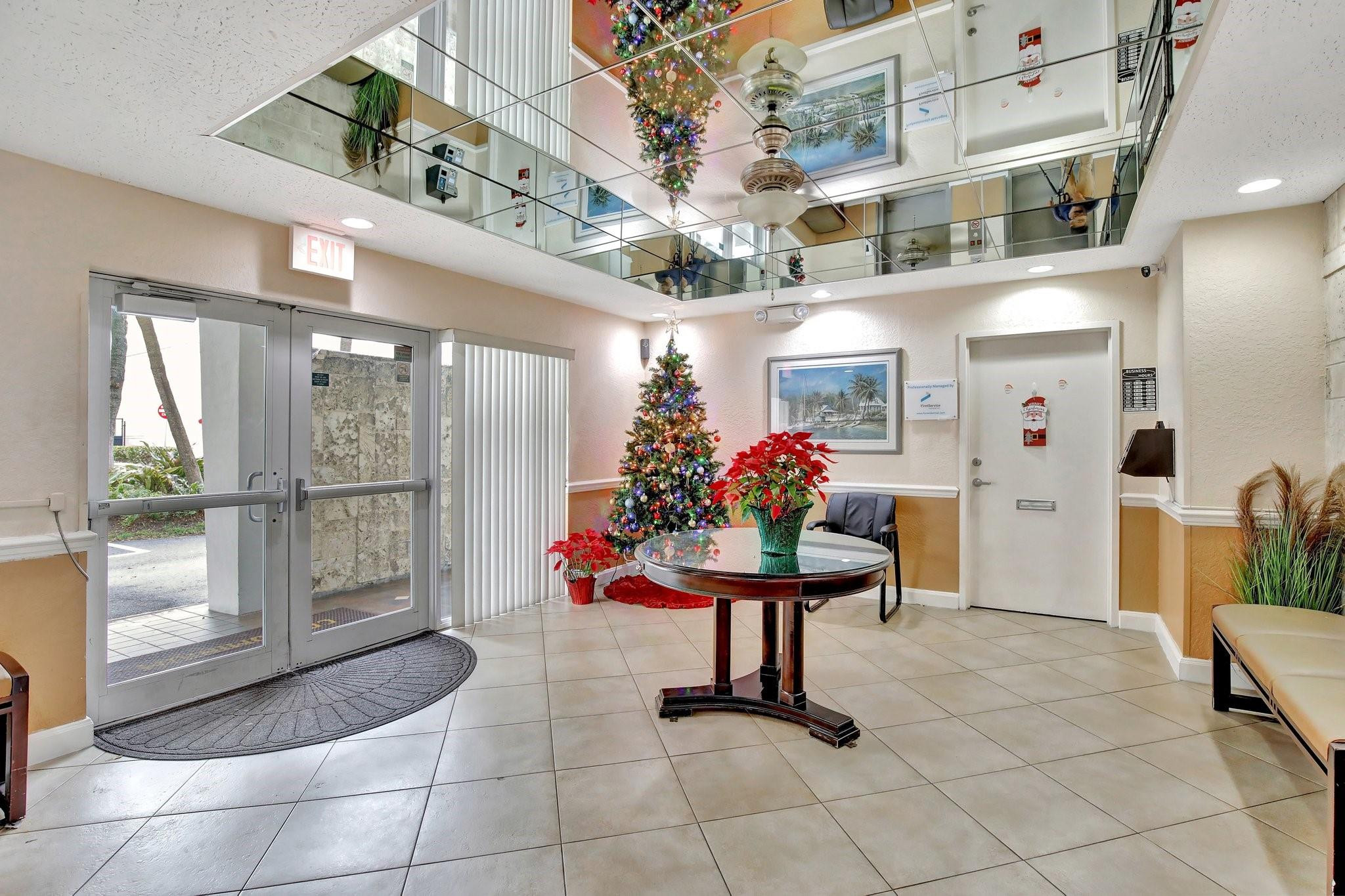 2555 NE 11th #Ph09, Fort Lauderdale FL 33304