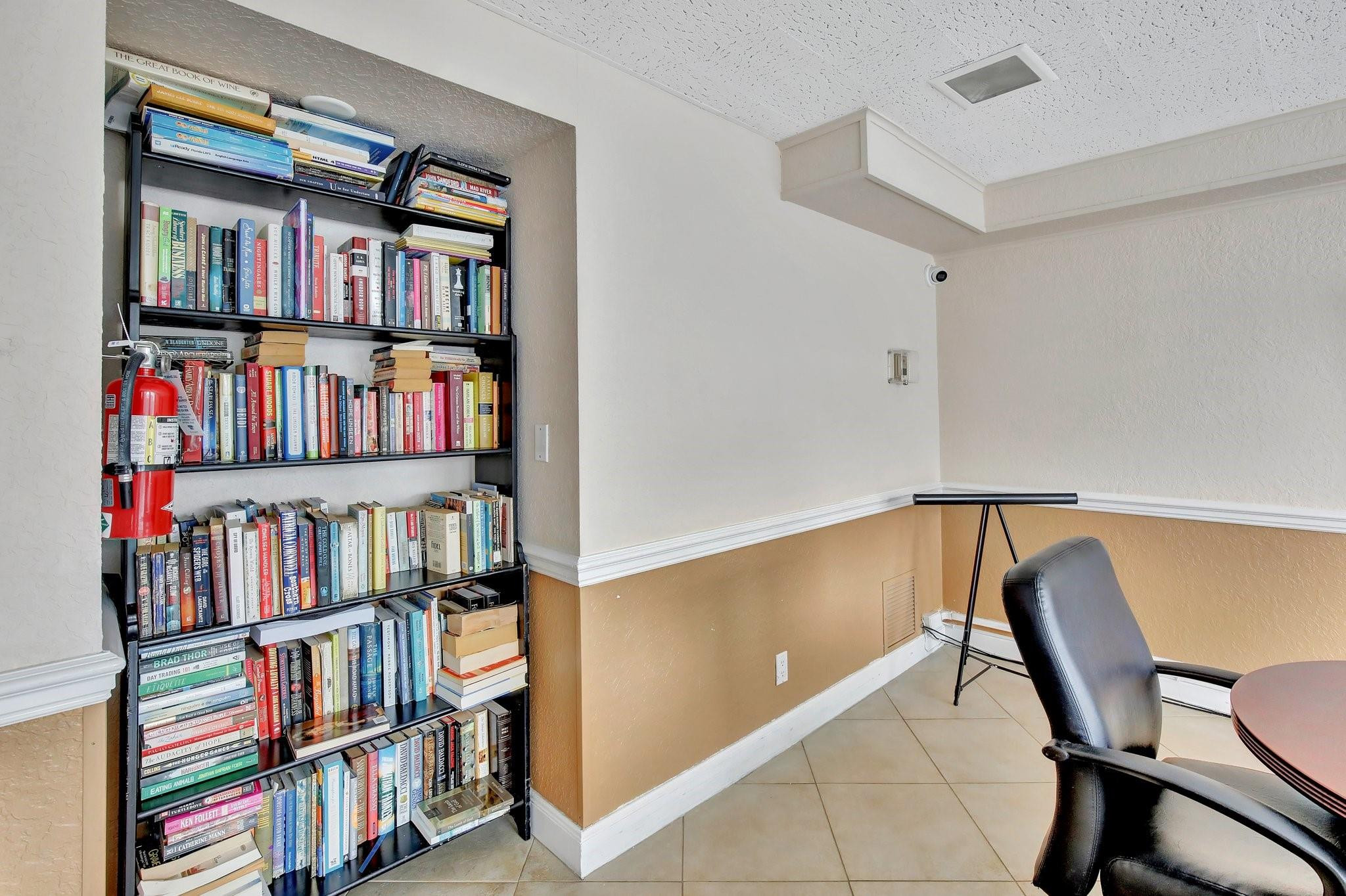 2555 NE 11th #Ph09, Fort Lauderdale FL 33304