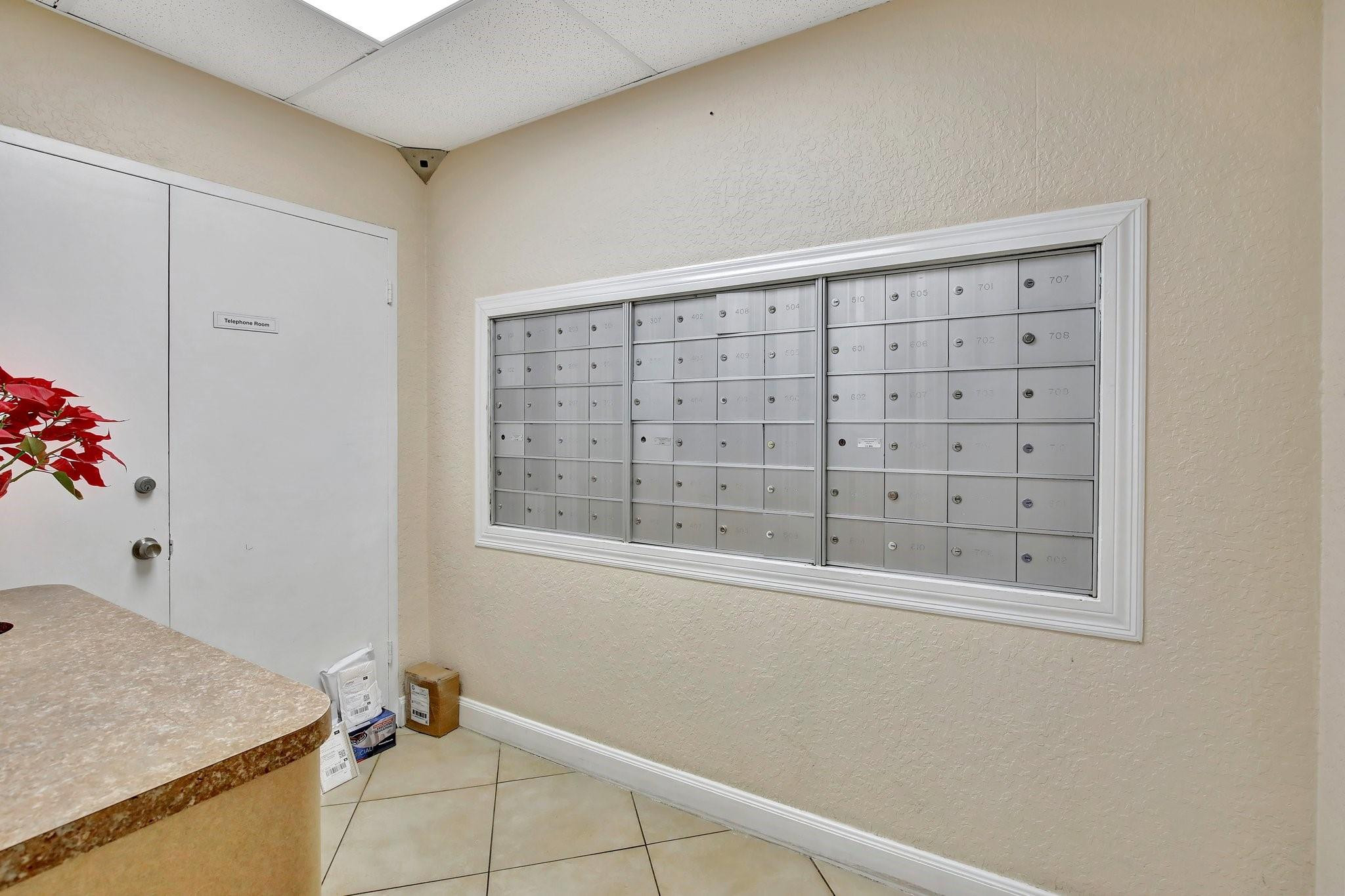 2555 NE 11th #Ph09, Fort Lauderdale FL 33304