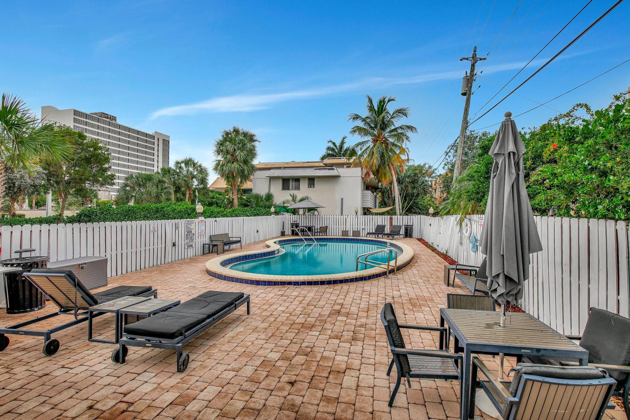 2555 NE 11th #Ph09, Fort Lauderdale FL 33304