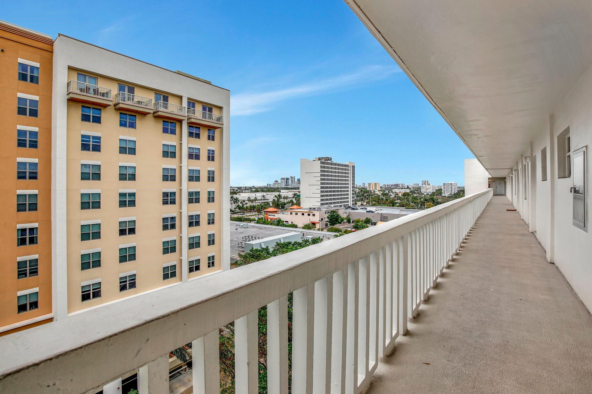 2555 NE 11th #Ph09, Fort Lauderdale FL 33304