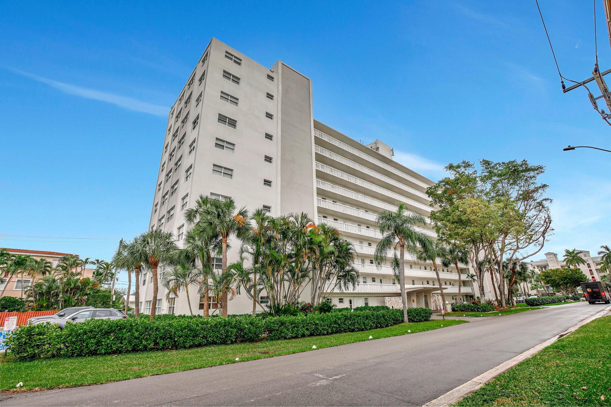 2555 NE 11th #Ph09, Fort Lauderdale FL 33304