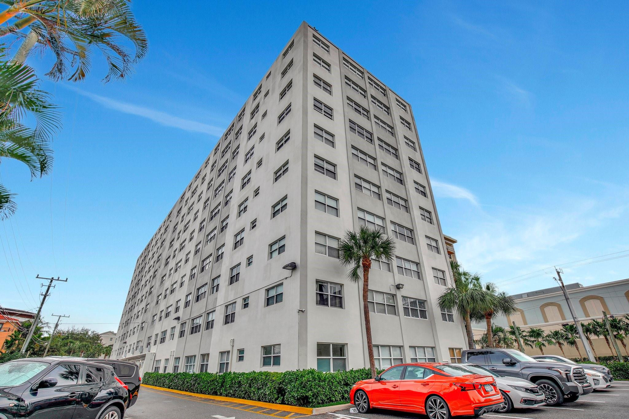 2555 NE 11th #Ph09, Fort Lauderdale FL 33304
