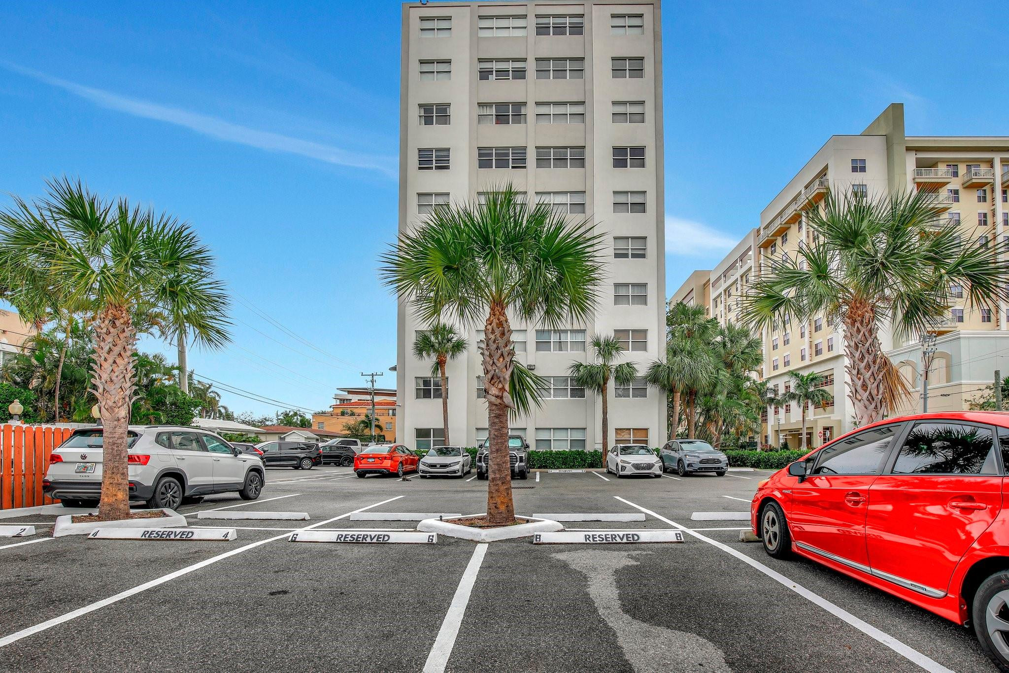2555 NE 11th #Ph09, Fort Lauderdale FL 33304
