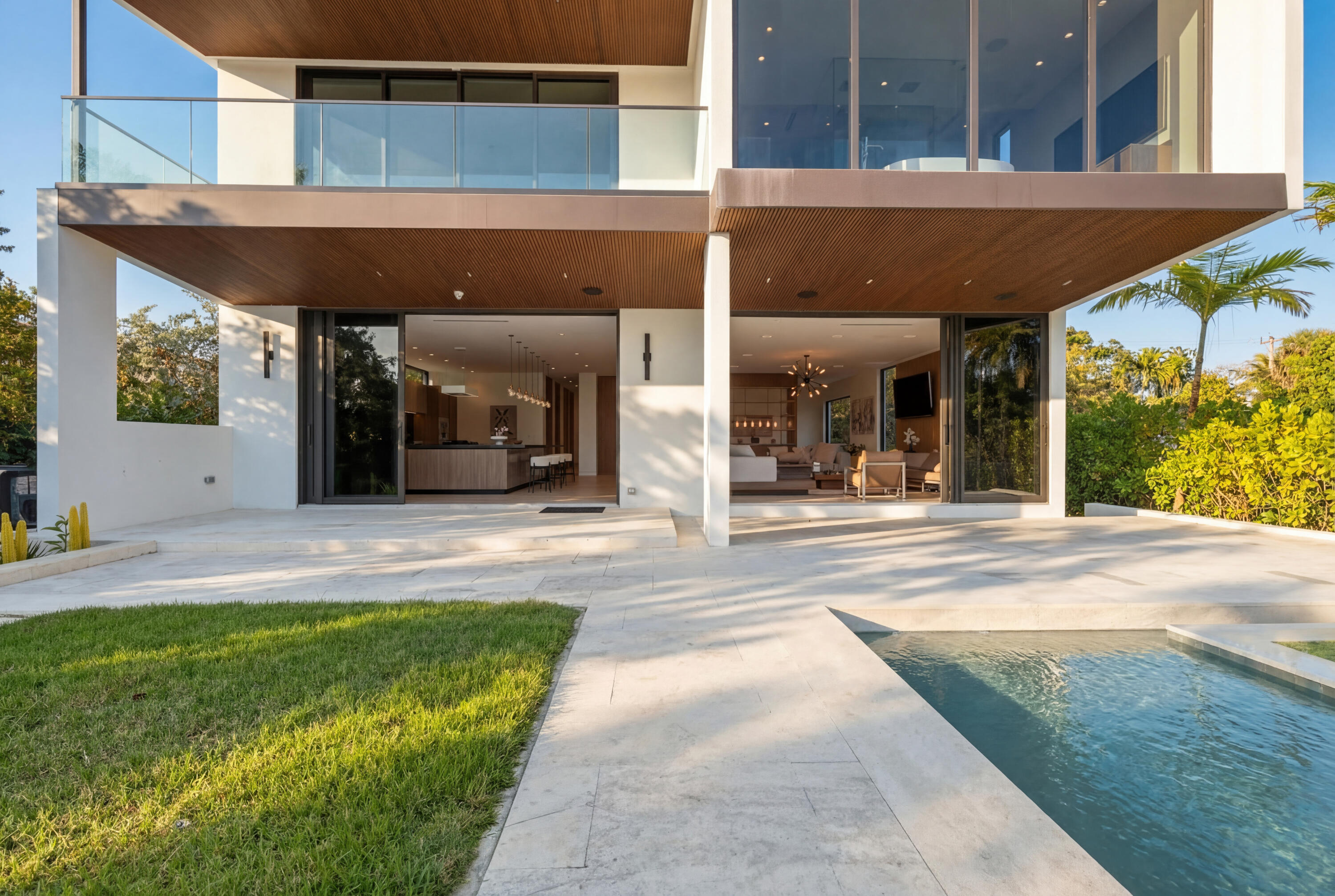 930 S Shore, Miami Beach FL 33141