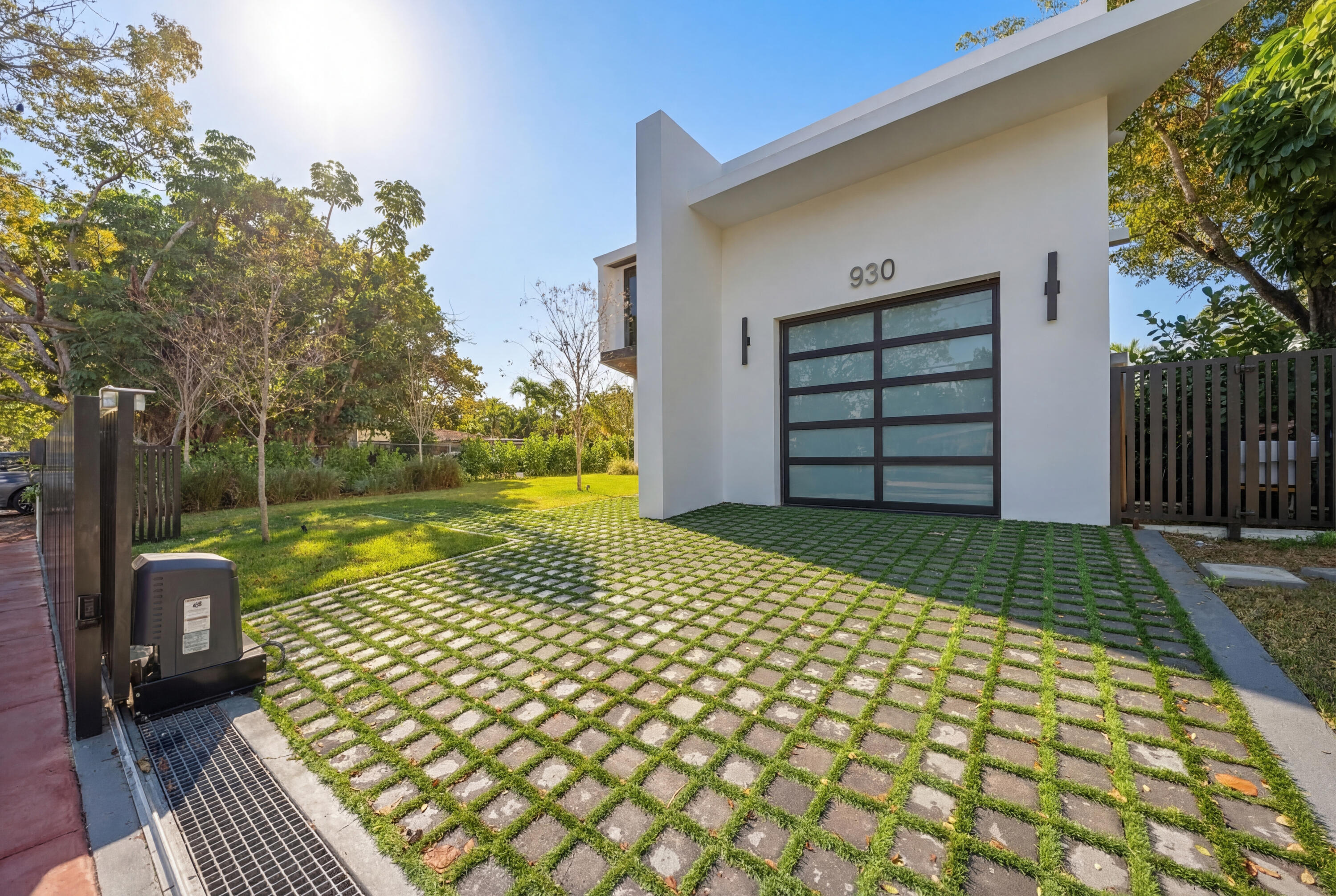 930 S Shore, Miami Beach FL 33141