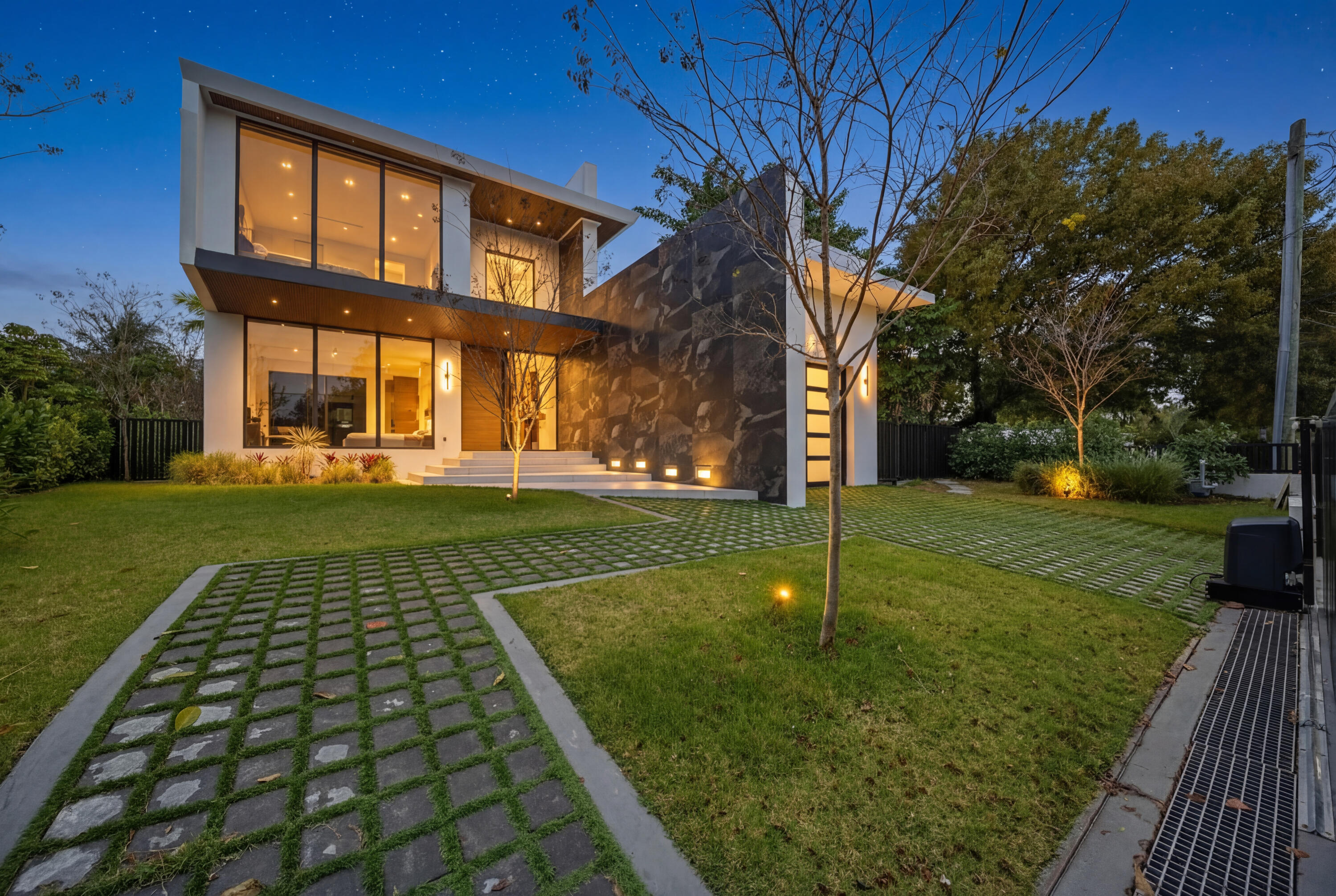 930 S Shore, Miami Beach FL 33141