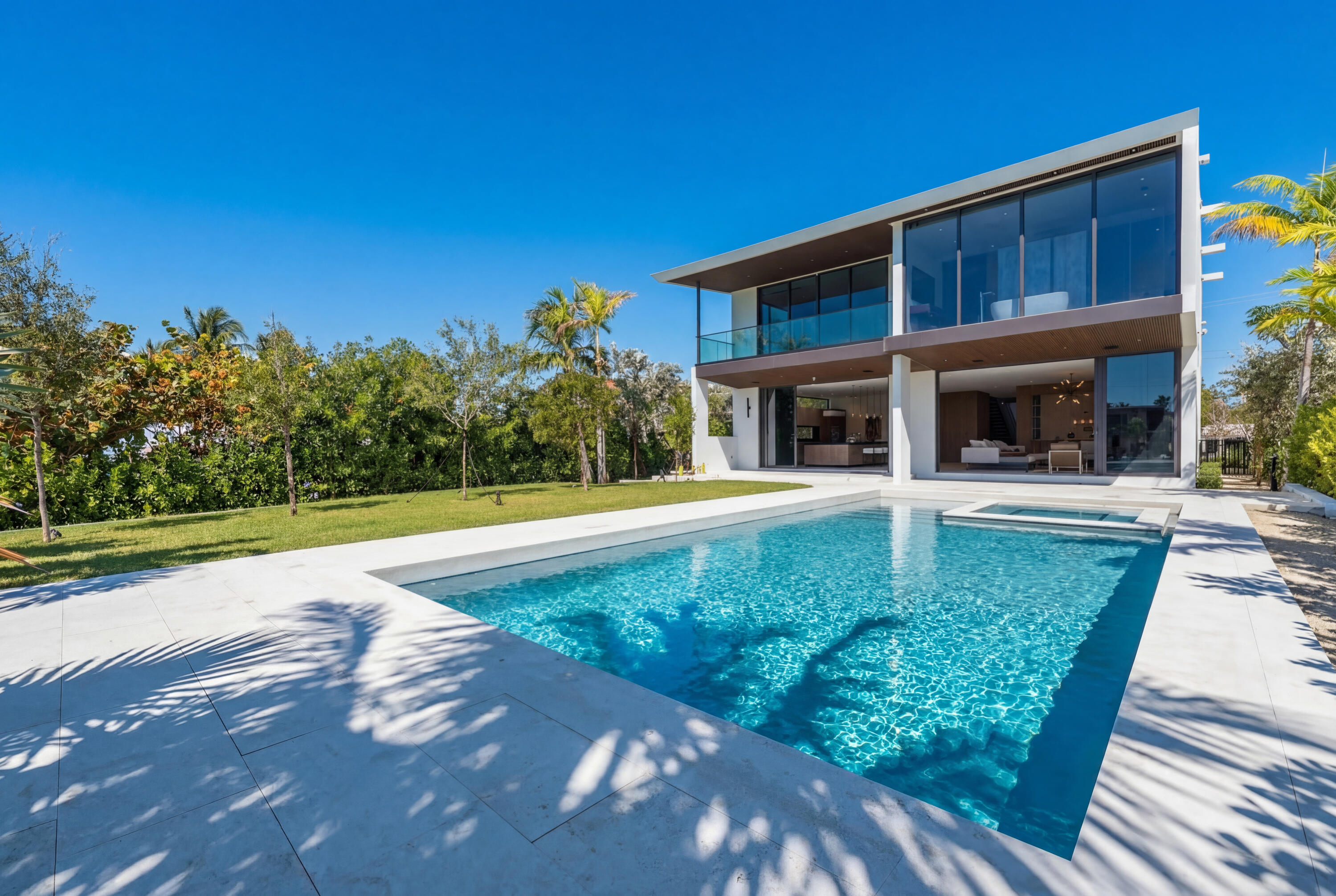 930 S Shore, Miami Beach FL 33141