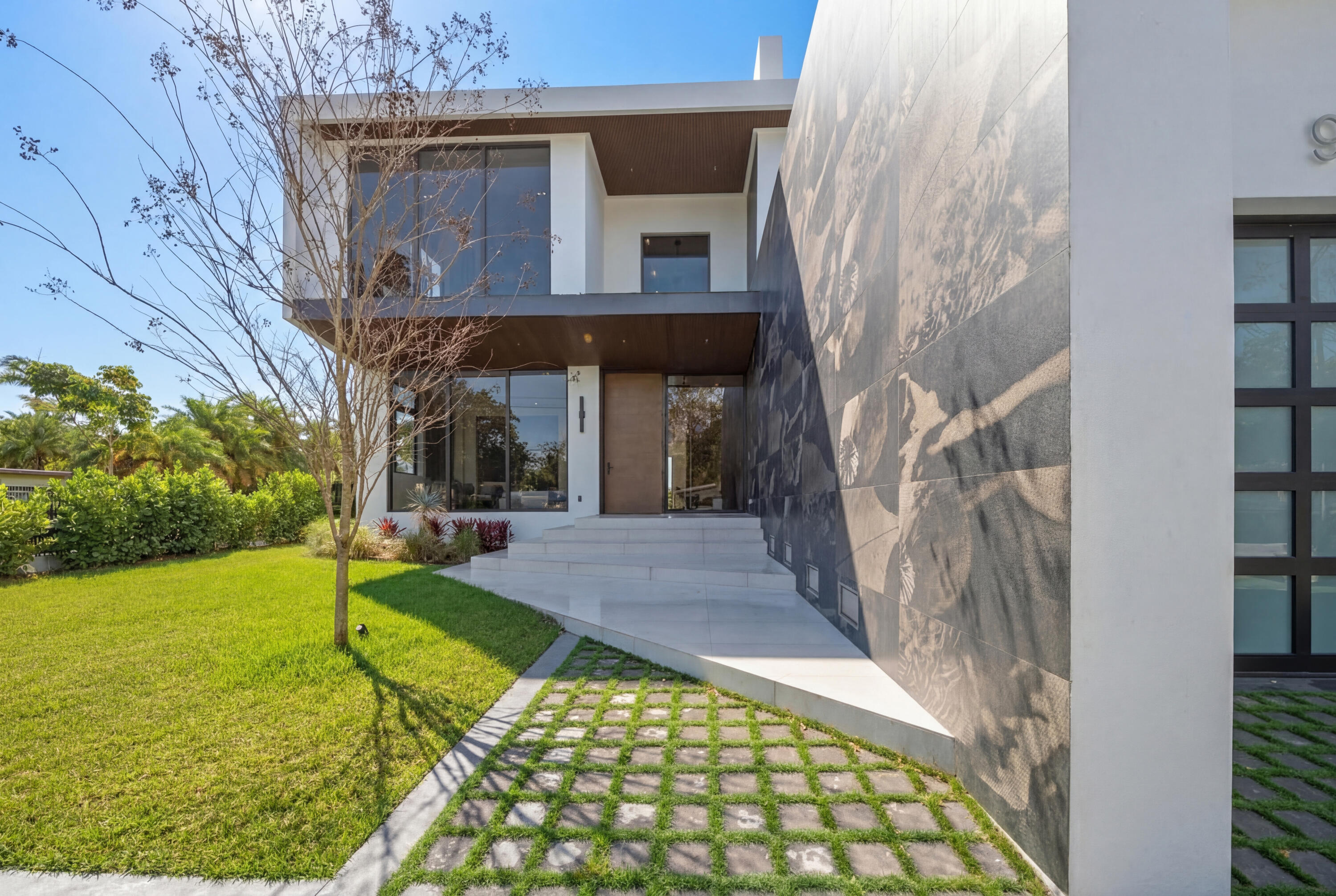 930 S Shore, Miami Beach FL 33141