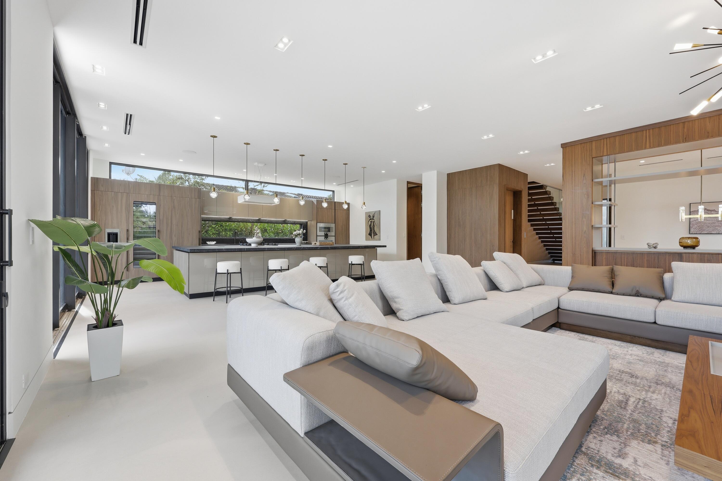 930 S Shore, Miami Beach FL 33141