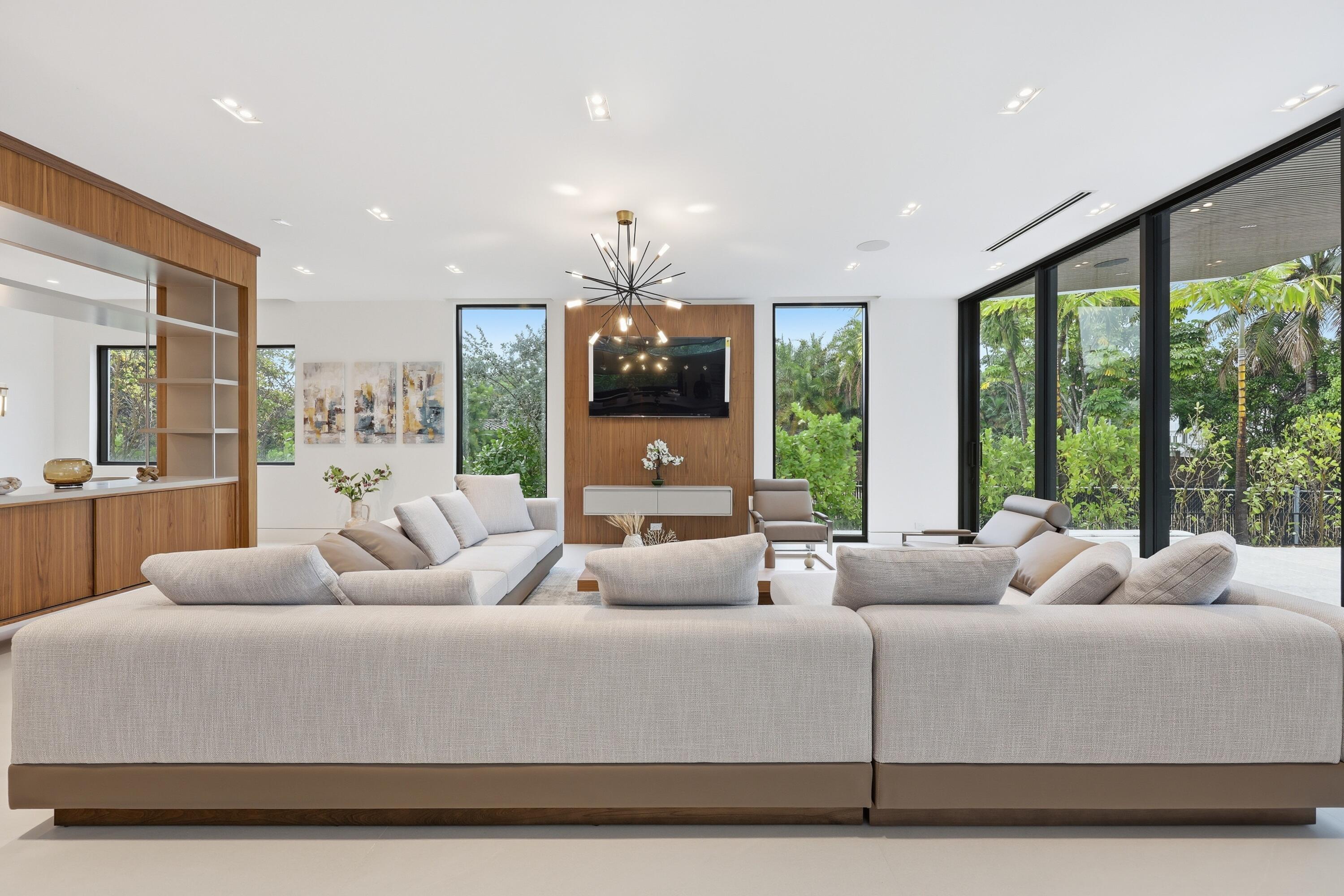 930 S Shore, Miami Beach FL 33141