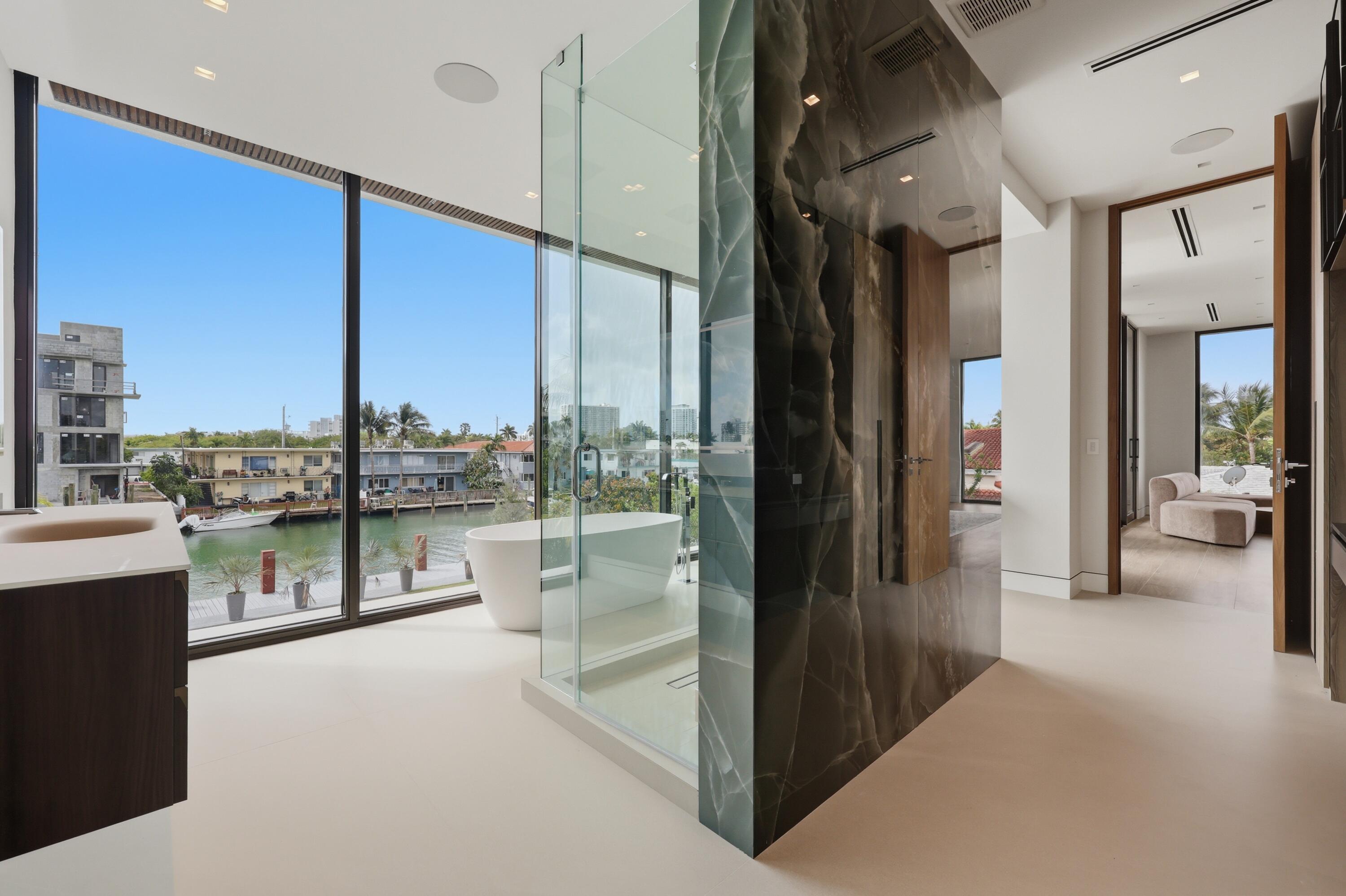 930 S Shore, Miami Beach FL 33141