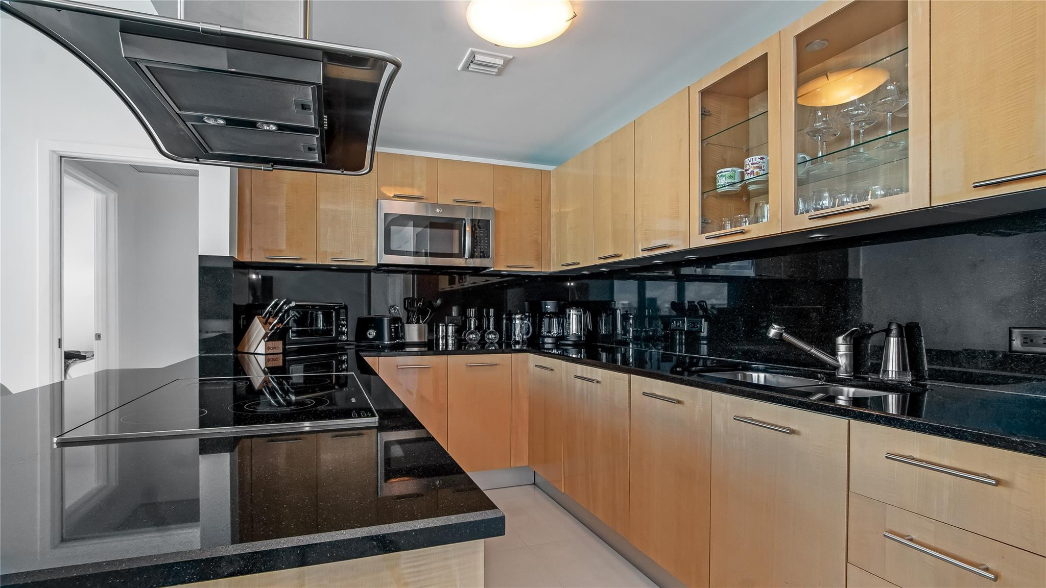 6899 Collins #1203, Miami Beach FL 33141