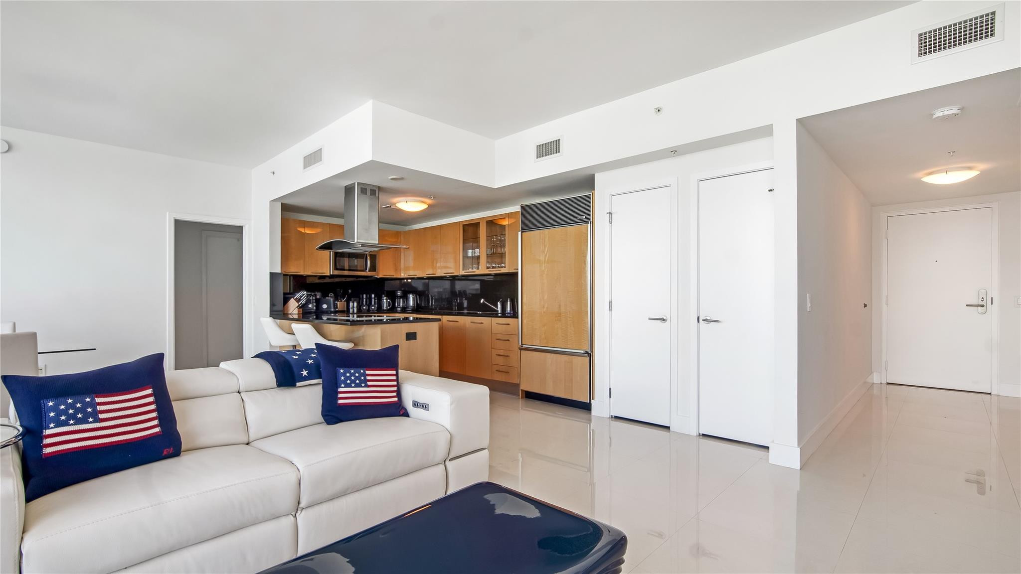 6899 Collins #1203, Miami Beach FL 33141