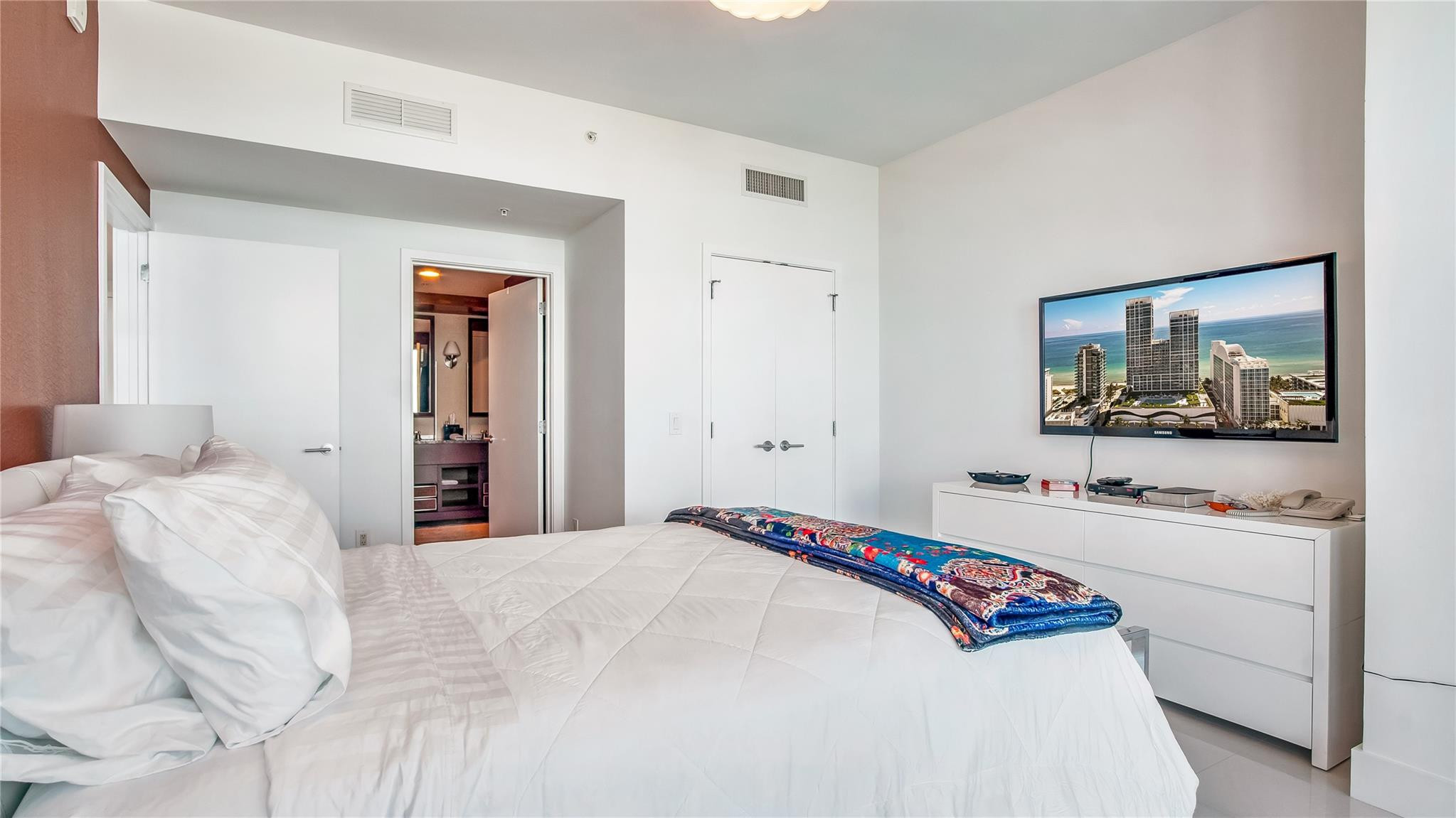 6899 Collins #1203, Miami Beach FL 33141