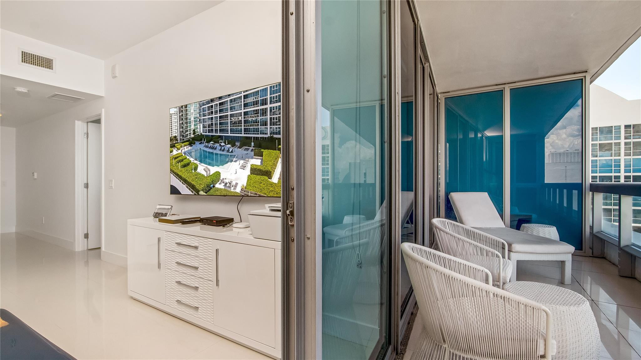 6899 Collins #1203, Miami Beach FL 33141