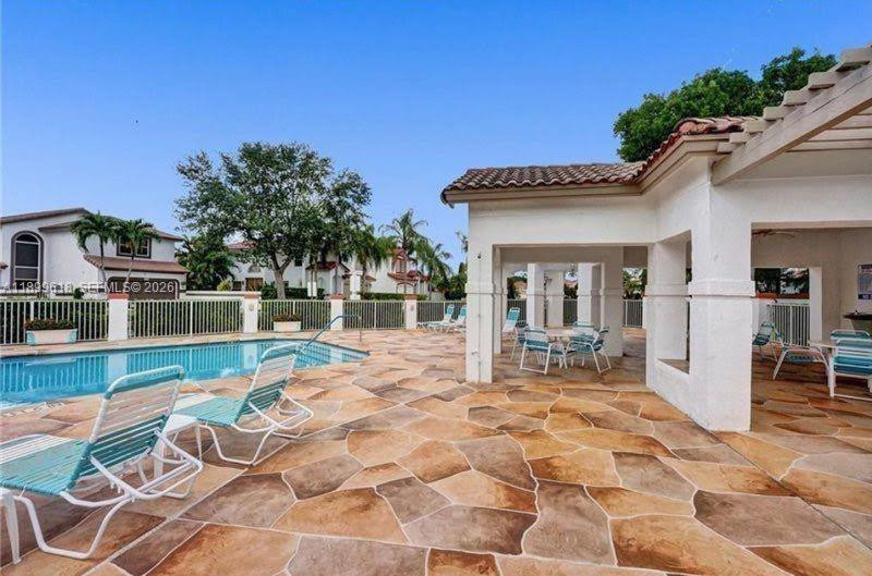 6953 Columbia, Margate FL 33063