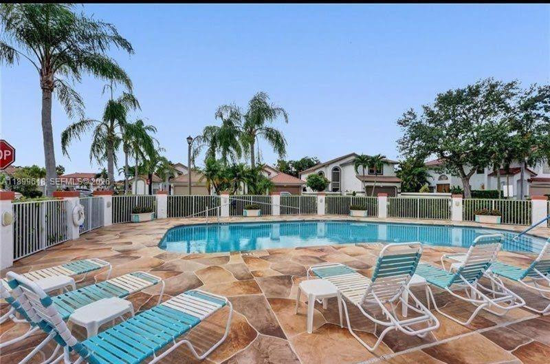6953 Columbia, Margate FL 33063