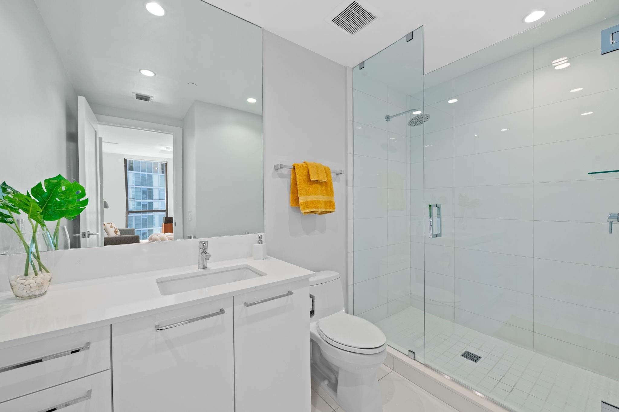 100 E Las Olas #2404, Fort Lauderdale FL 33301