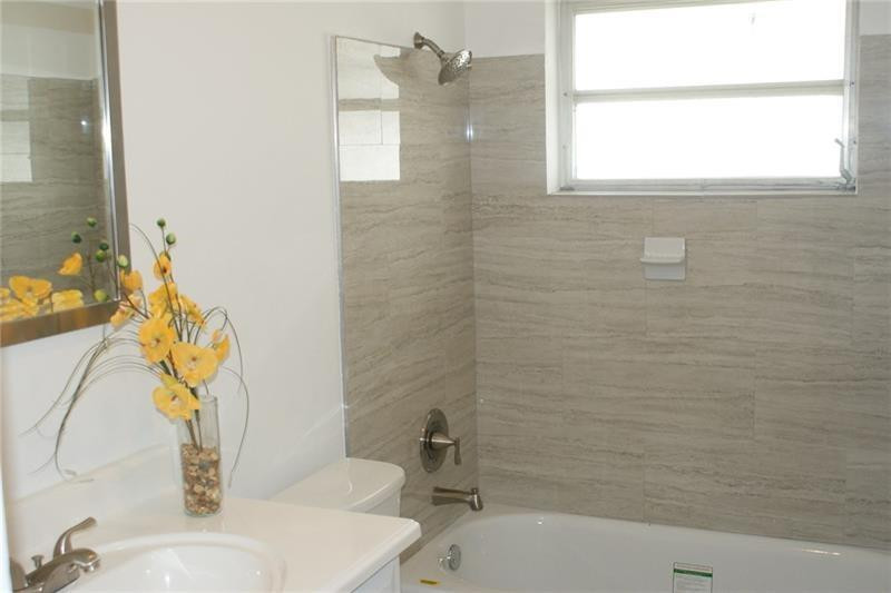 5039 NW 42, Lauderdale Lakes FL 33319