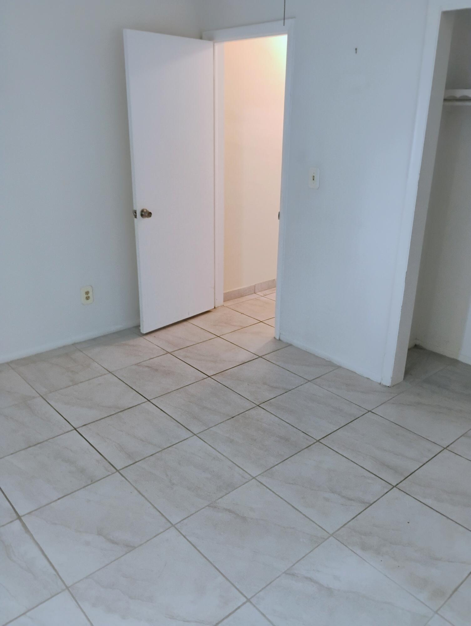 5039 NW 42, Lauderdale Lakes FL 33319