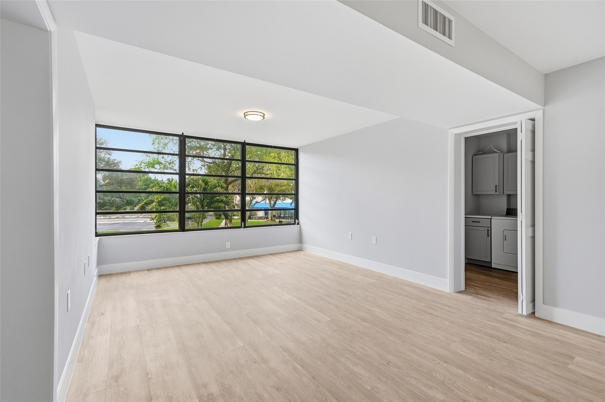 1717 Whitehall #205, Davie FL 33324